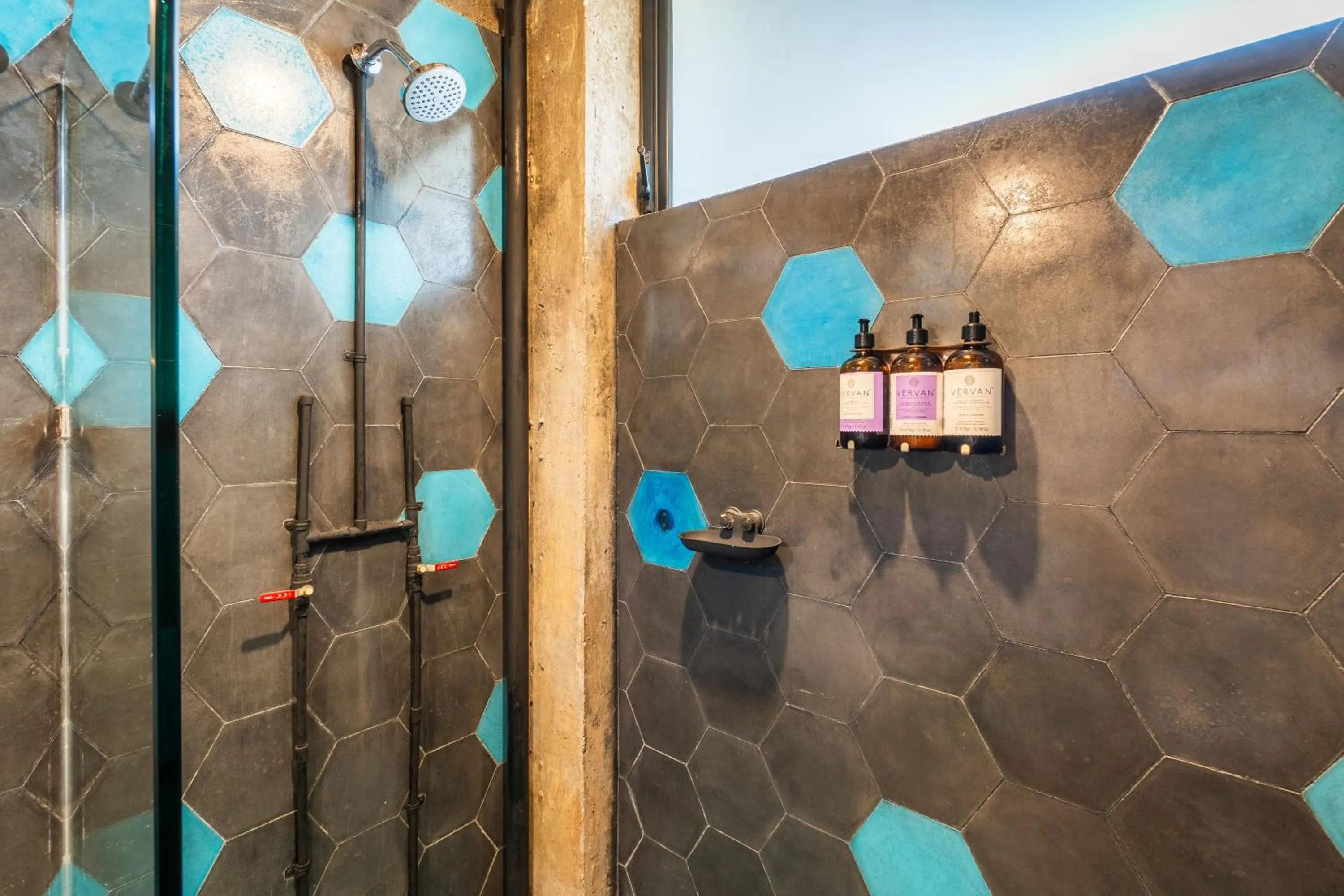 Shower in Papelillo Lofts