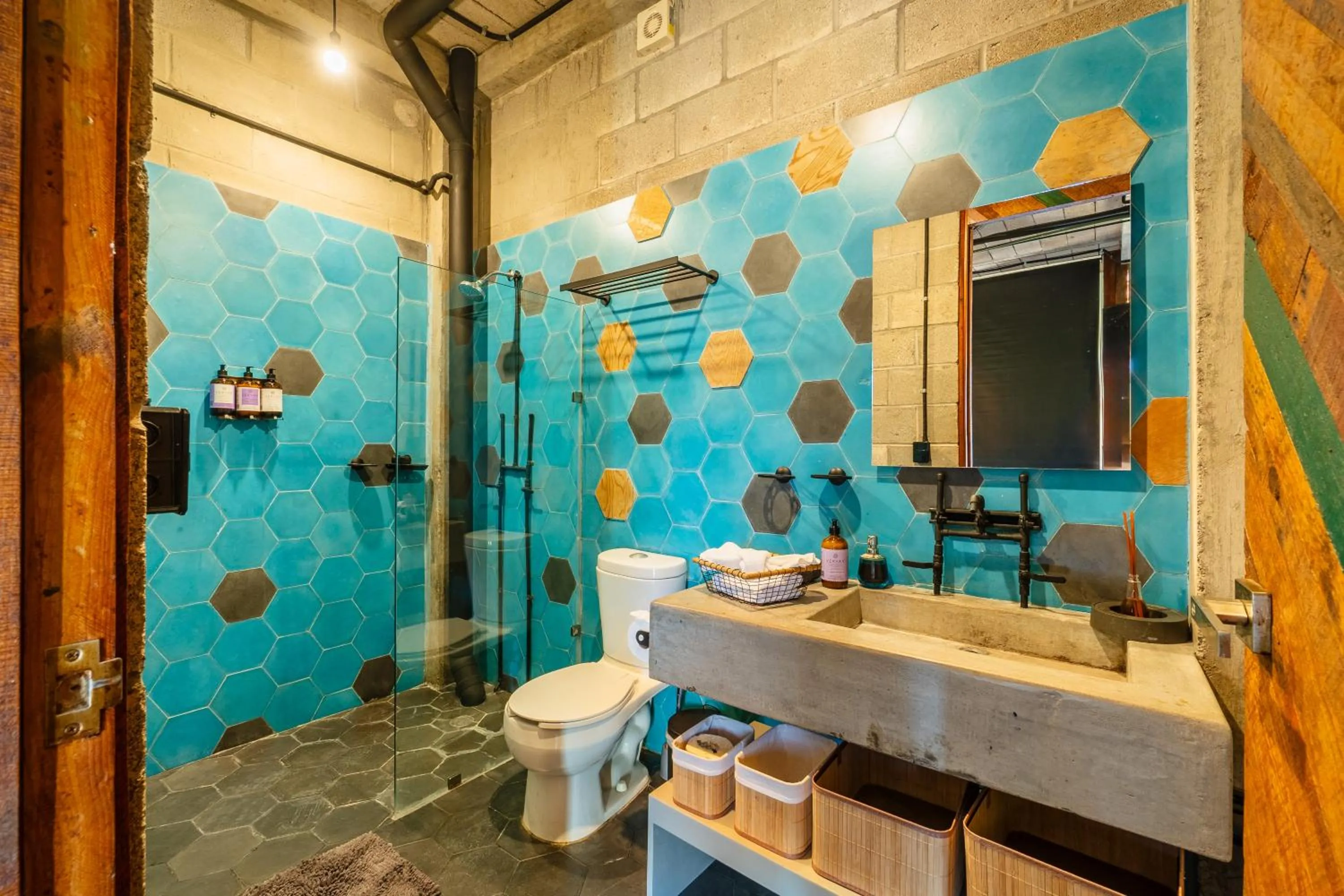 Toilet in Papelillo Lofts