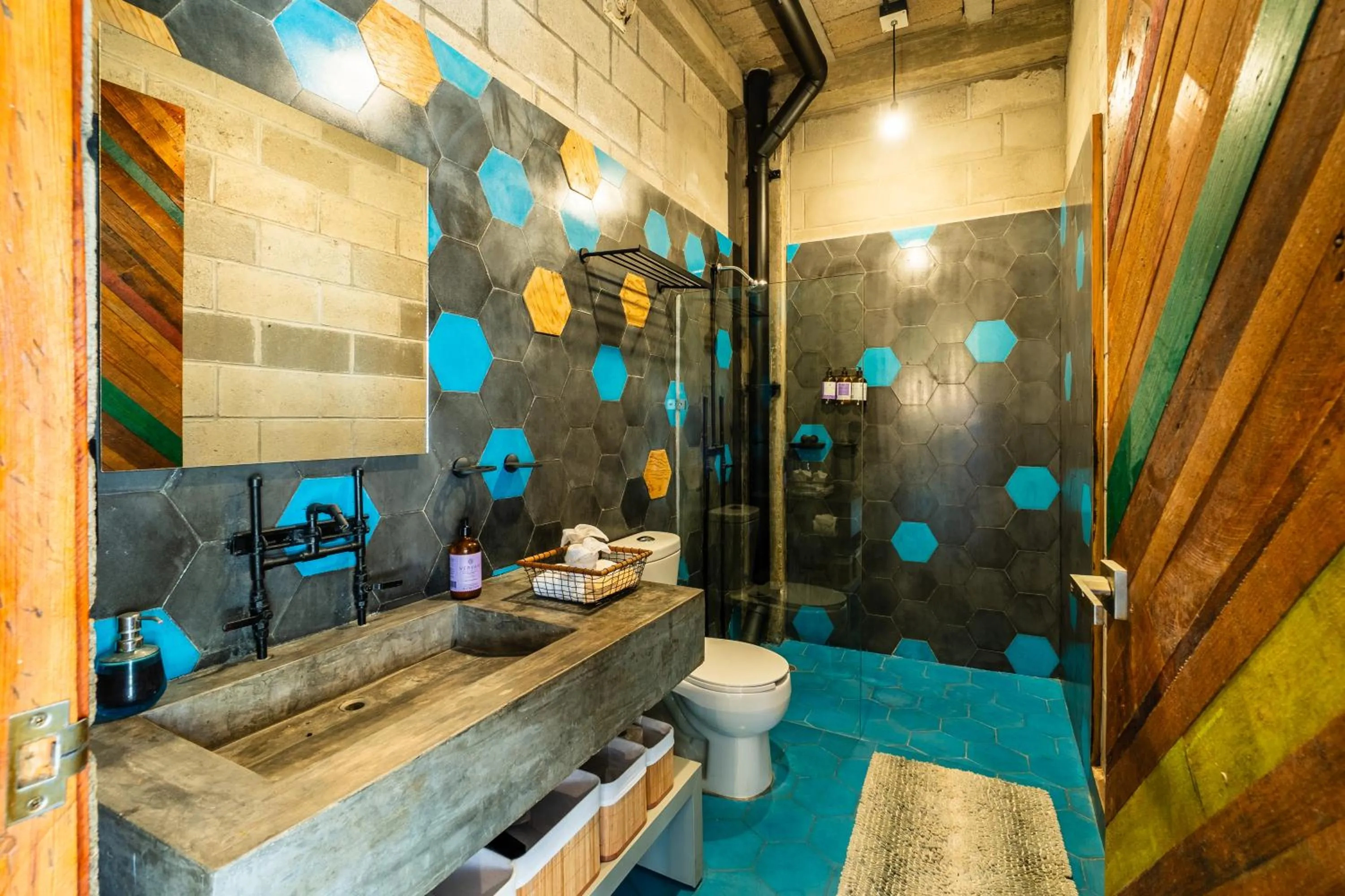 Toilet in Papelillo Lofts