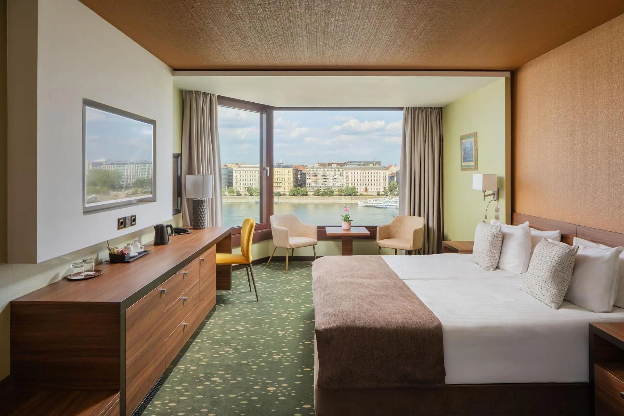 View (from property/room), Bed in Boutique Hotel Victoria Budapest