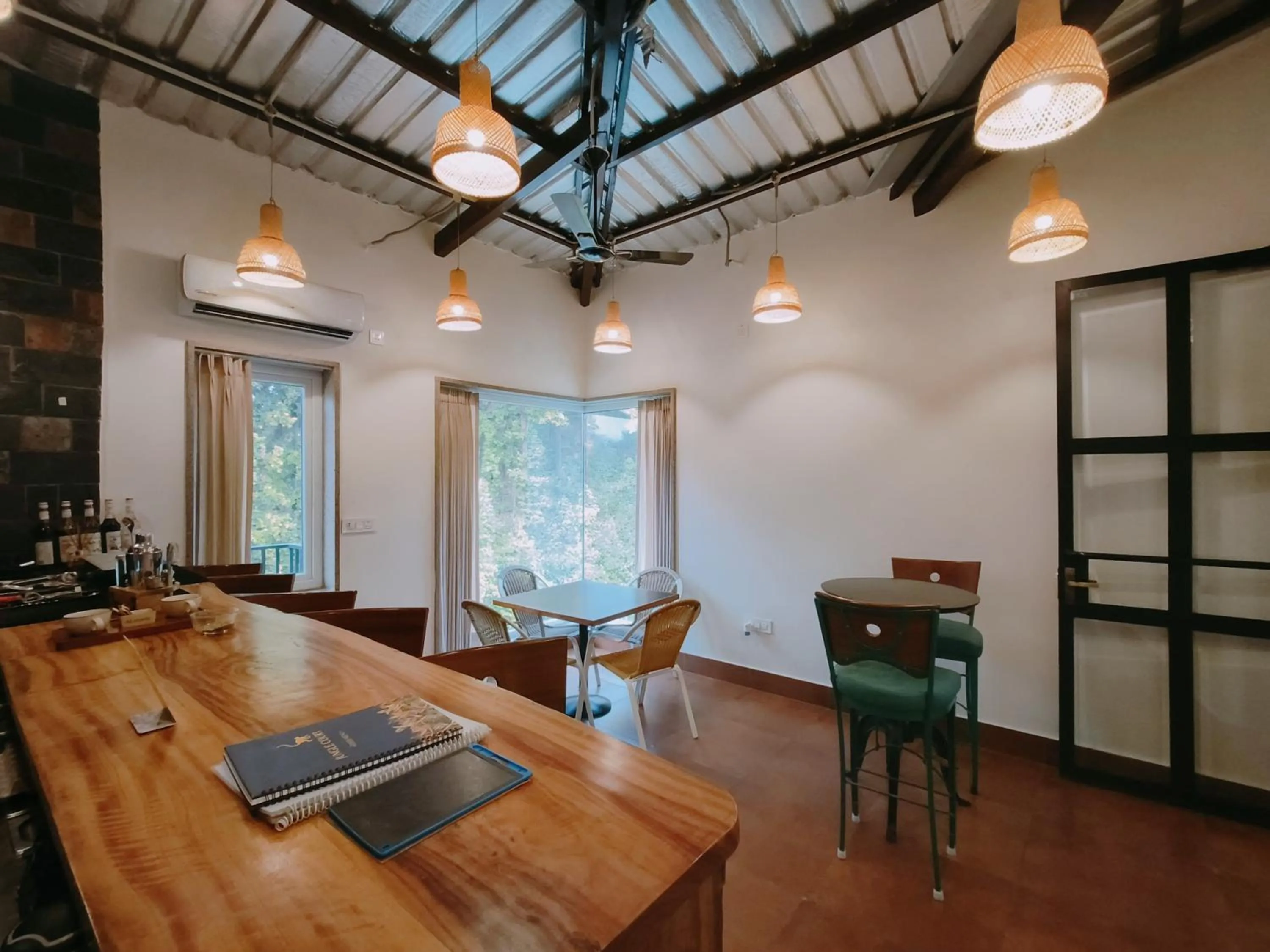 Lounge or bar in Ataraxia Crestmont Resort & Spa