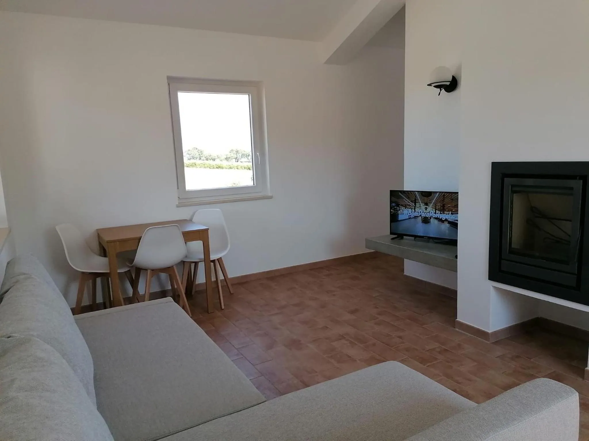 Communal lounge/ TV room in Ares do Monte - Turismo Rural