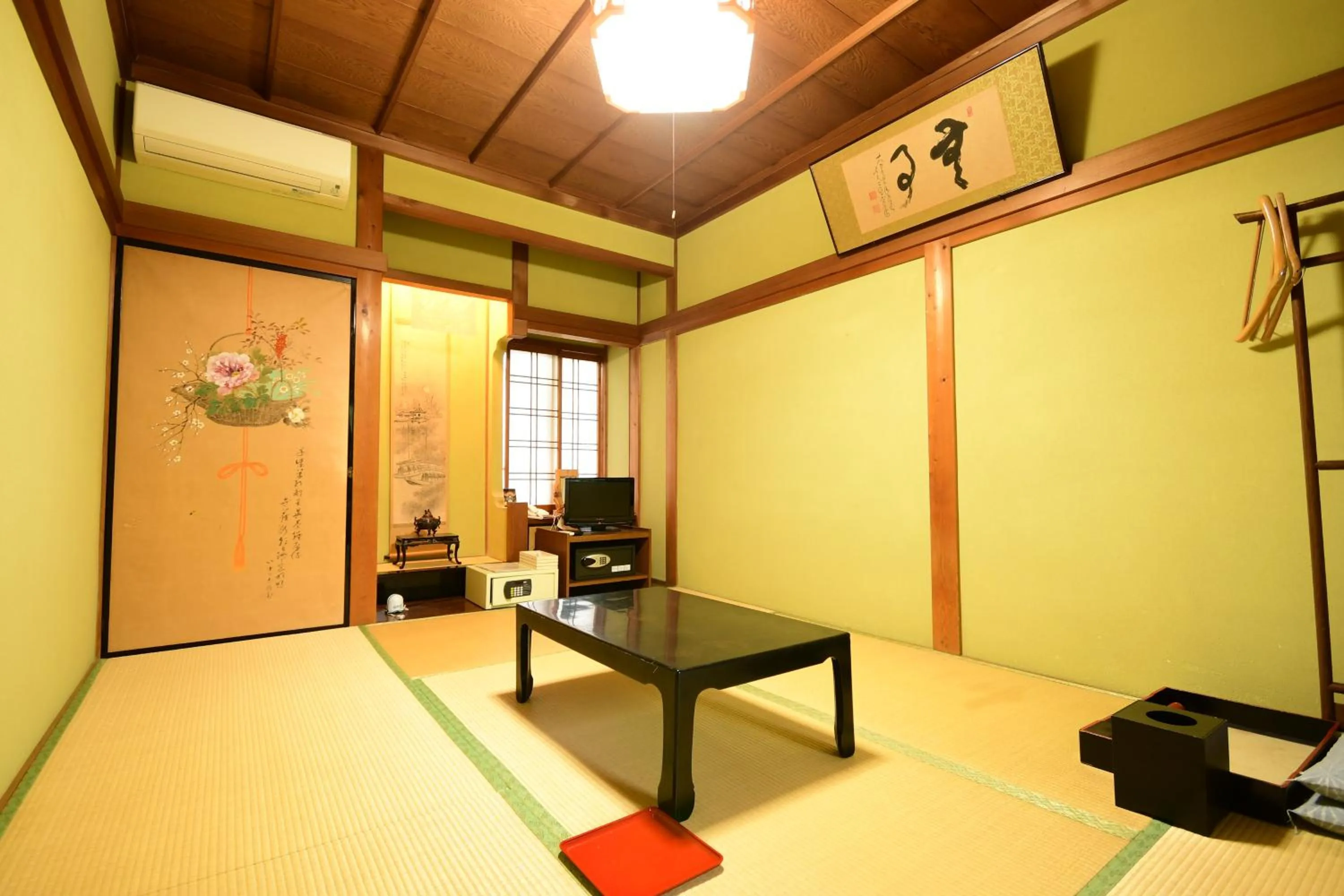 Photo of the whole room in Koyasan Shukubo Fugenin
