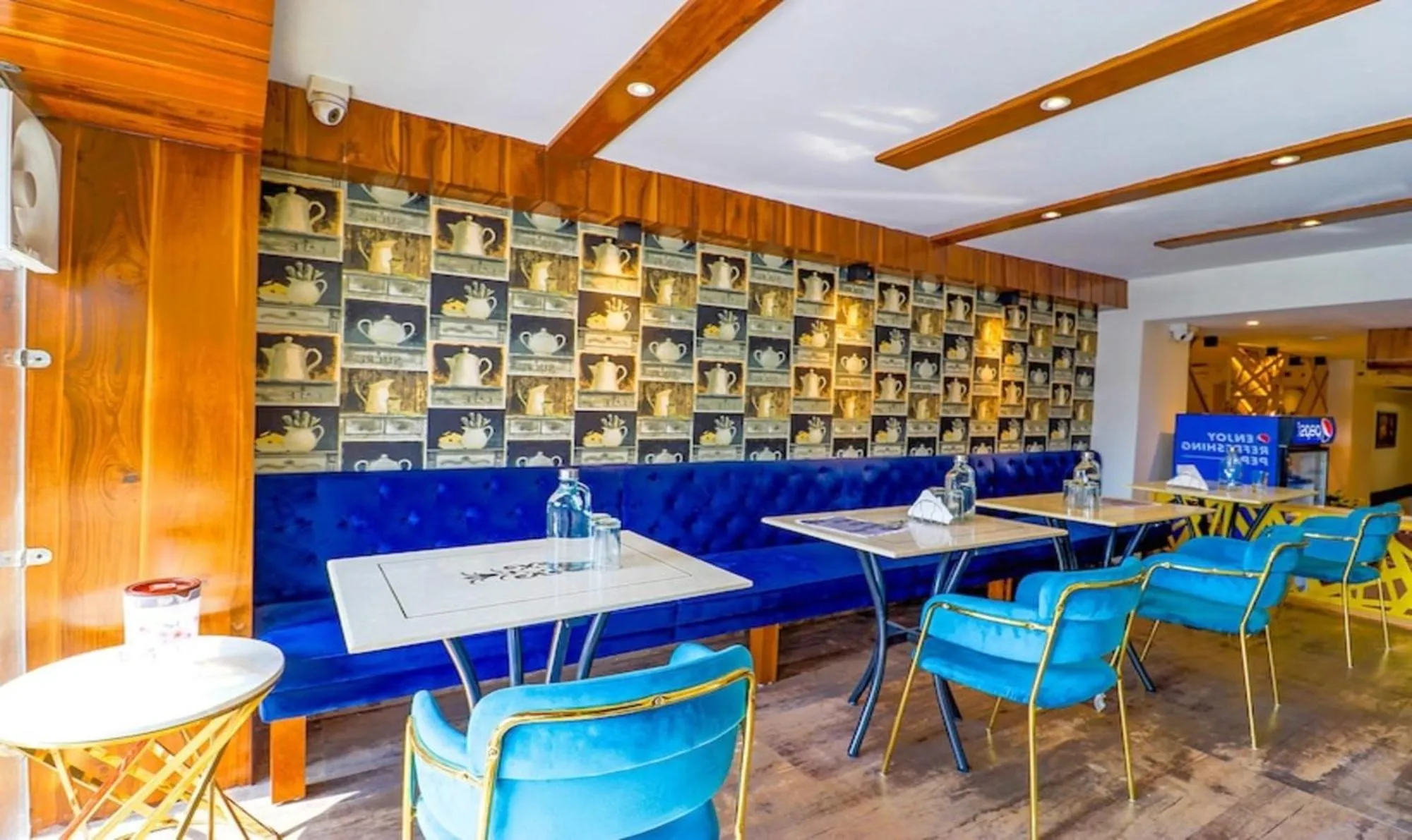 Seating area in Hotel California Heights