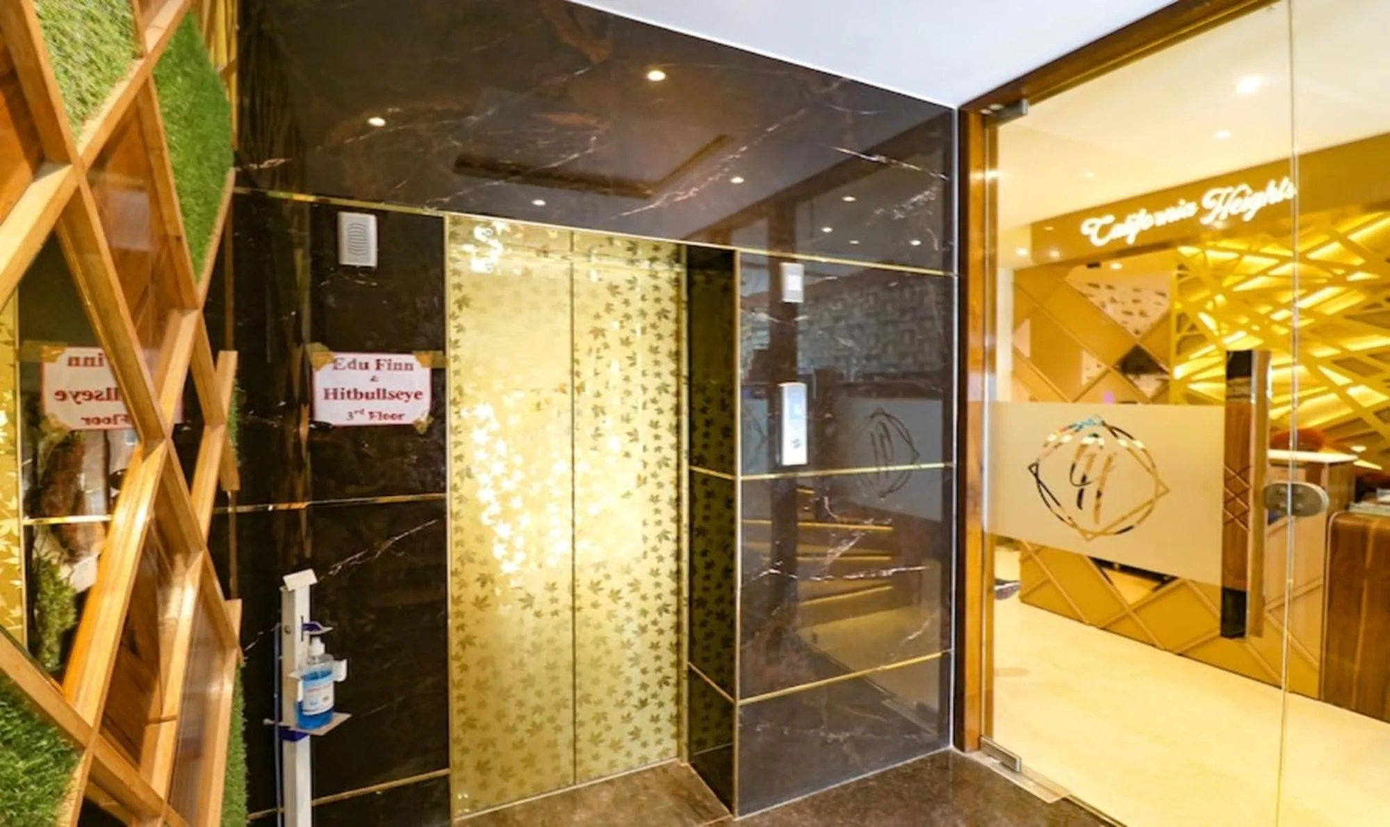 Lobby or reception in Hotel California Heights