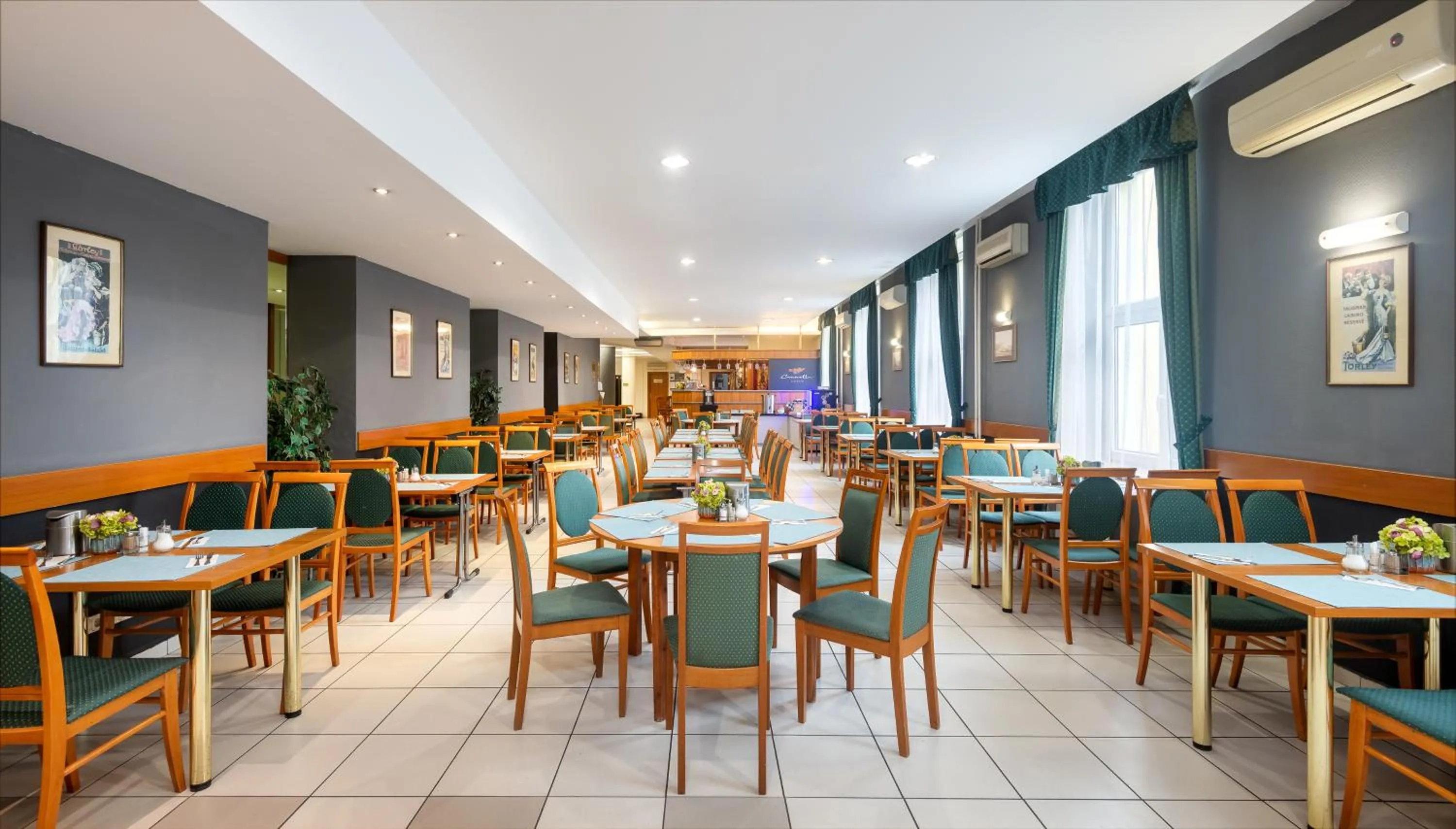 Restaurant/places to eat in Hotel Millennium