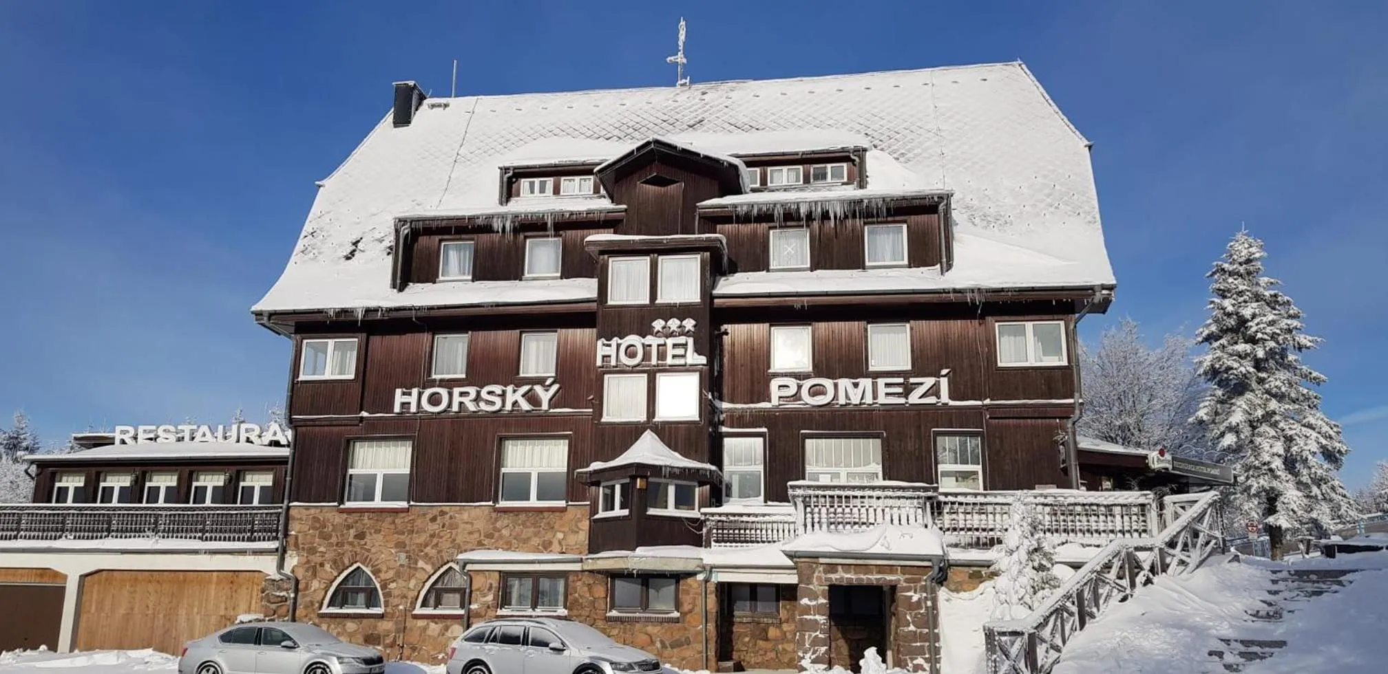 Property building in Hotel Pomezí