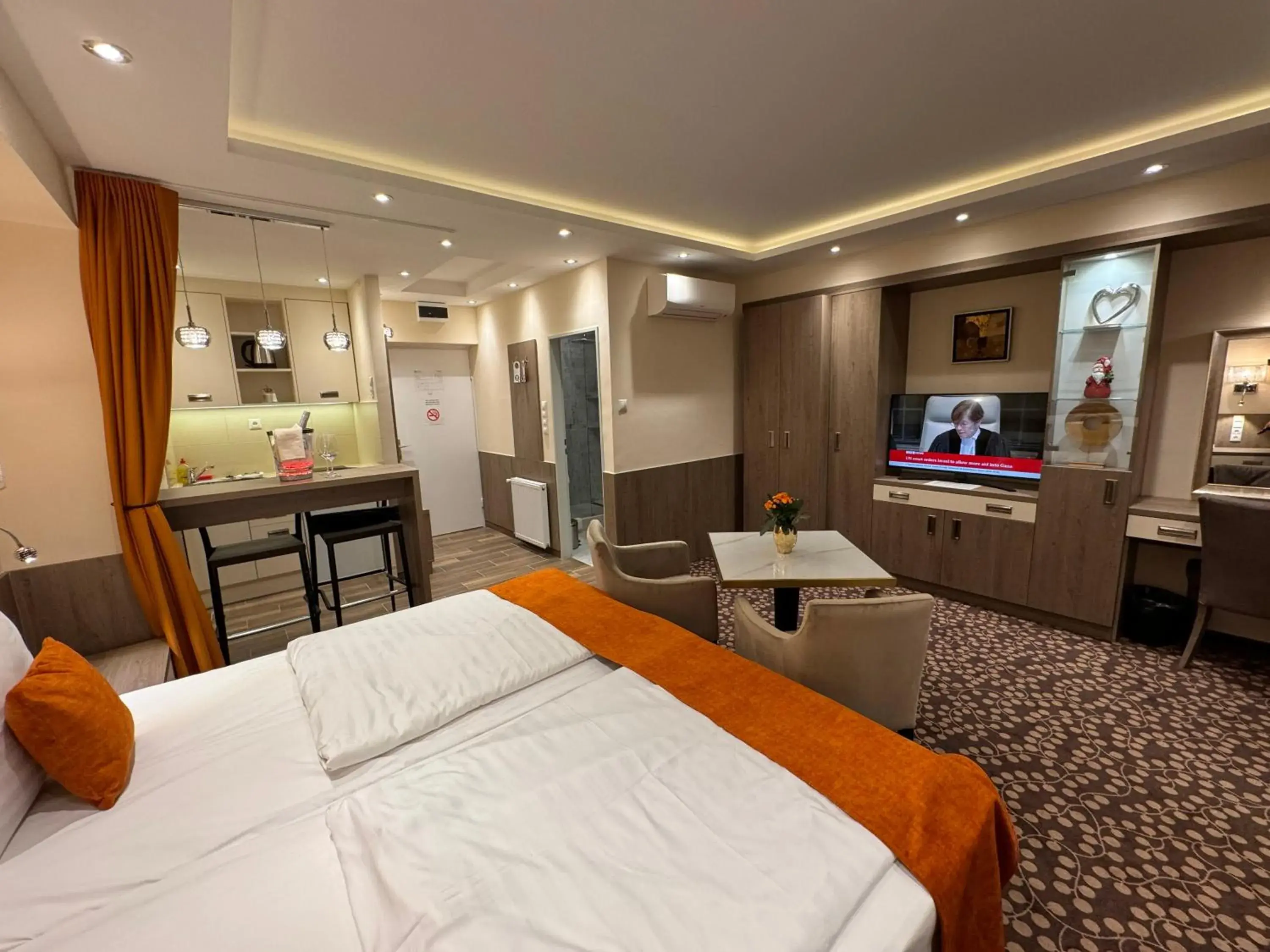 Bedroom, Bed in Hotel Charles Bedroom, Bed in Hotel Charles