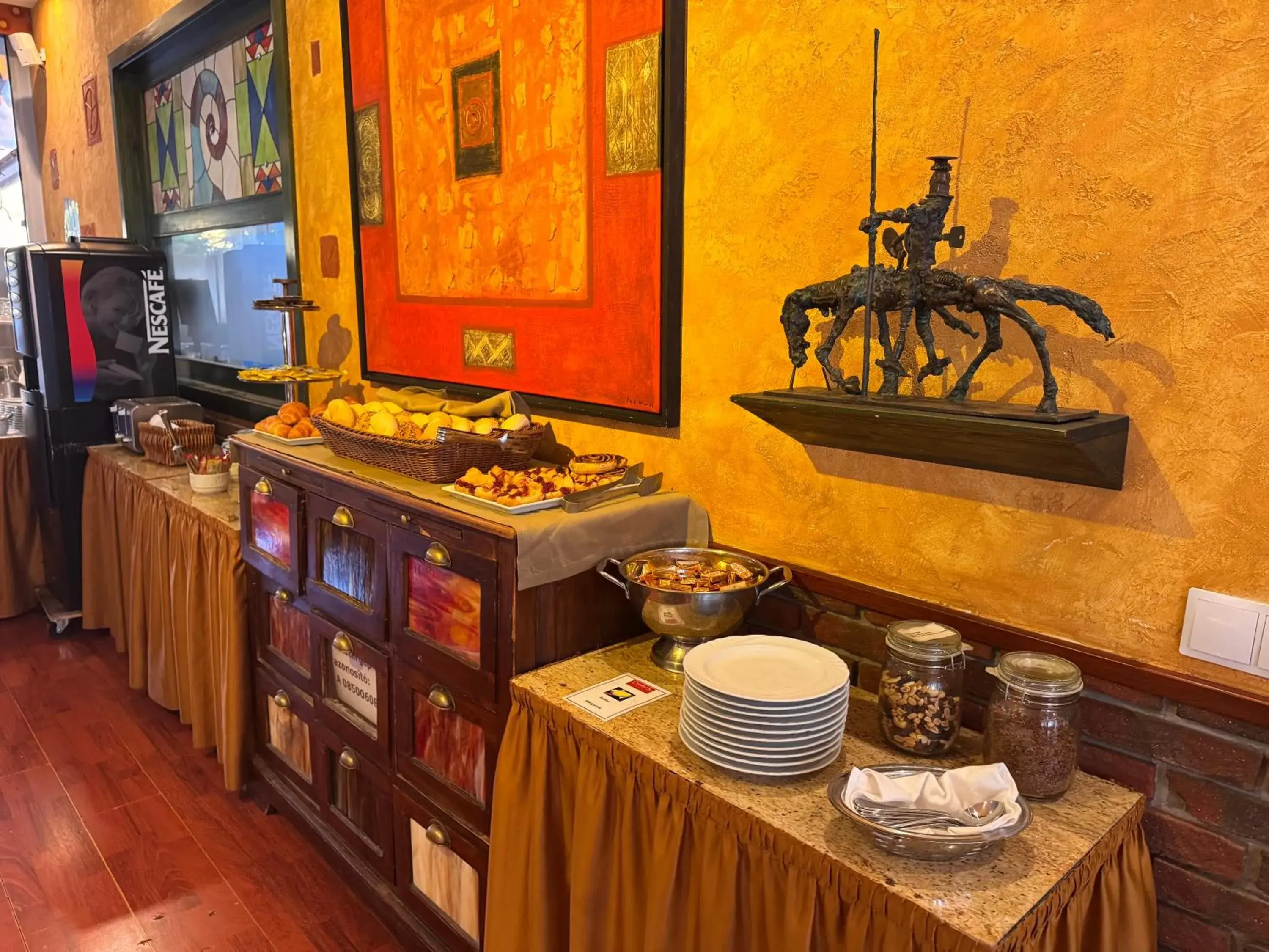 Restaurant/places to eat in Hotel Charles Restaurant/places to eat in Hotel Charles