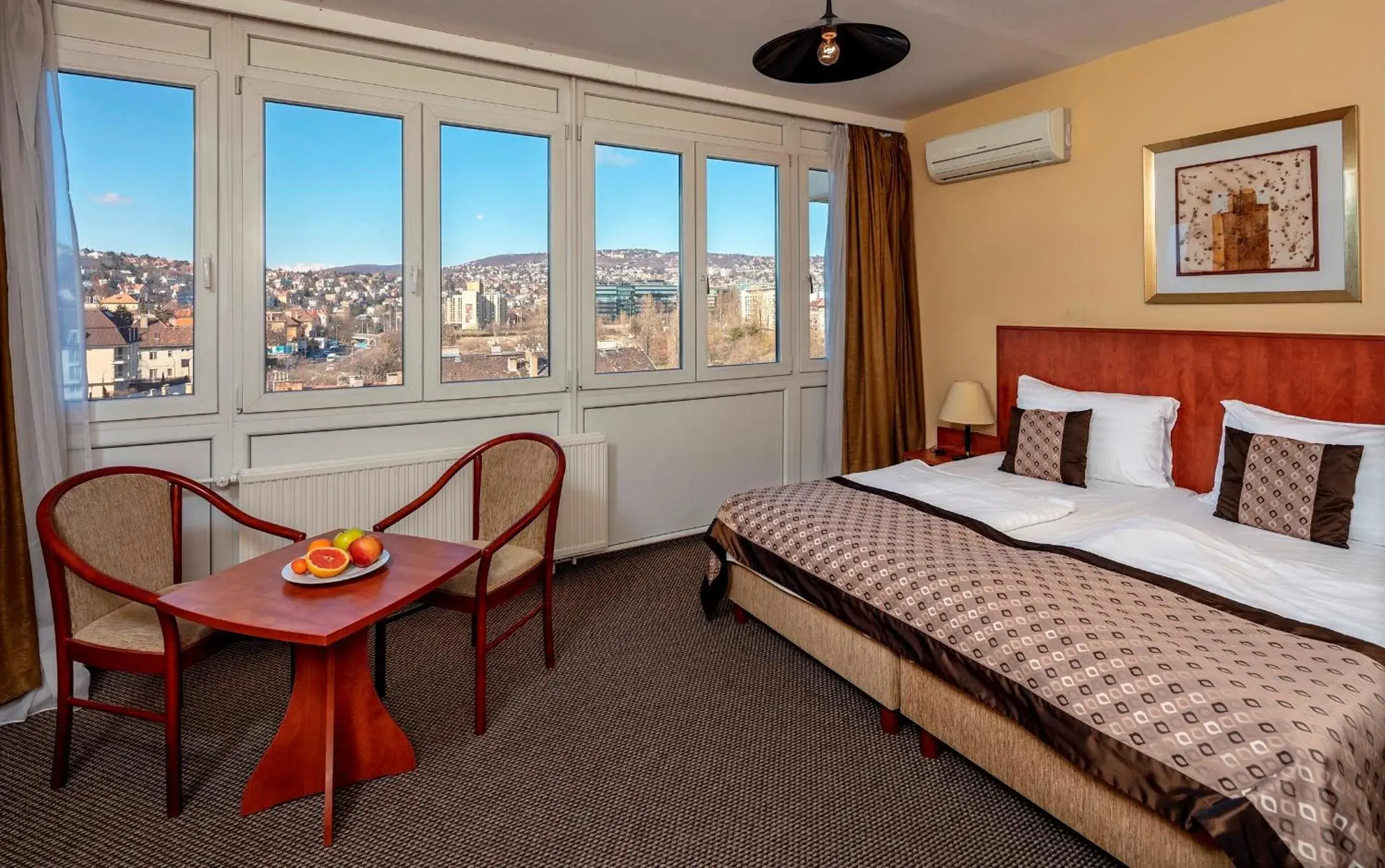 Living room, Bed in Hotel Charles Living room, Bed in Hotel Charles