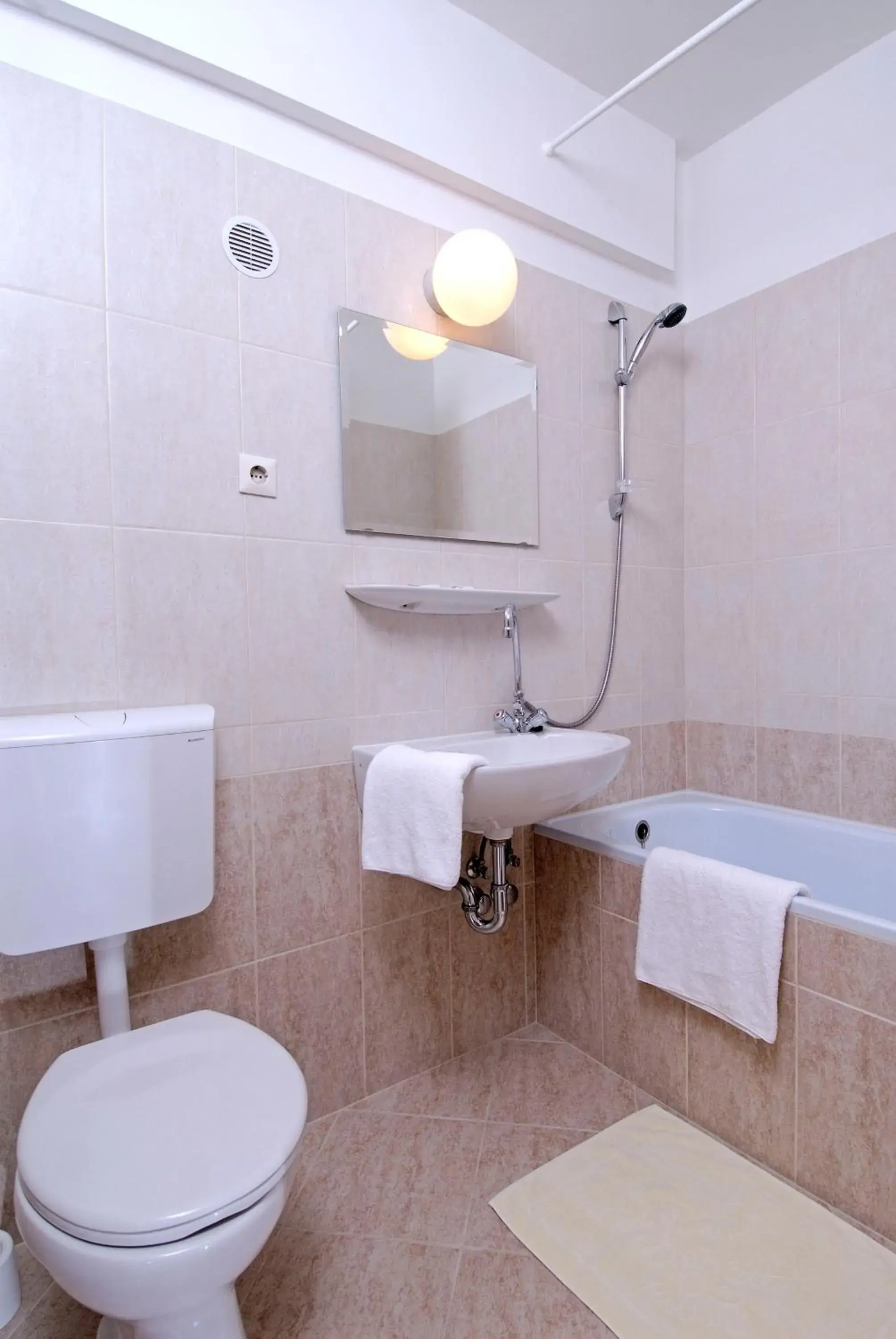 Economy Studio in Hotel Charles Economy Studio in Hotel Charles