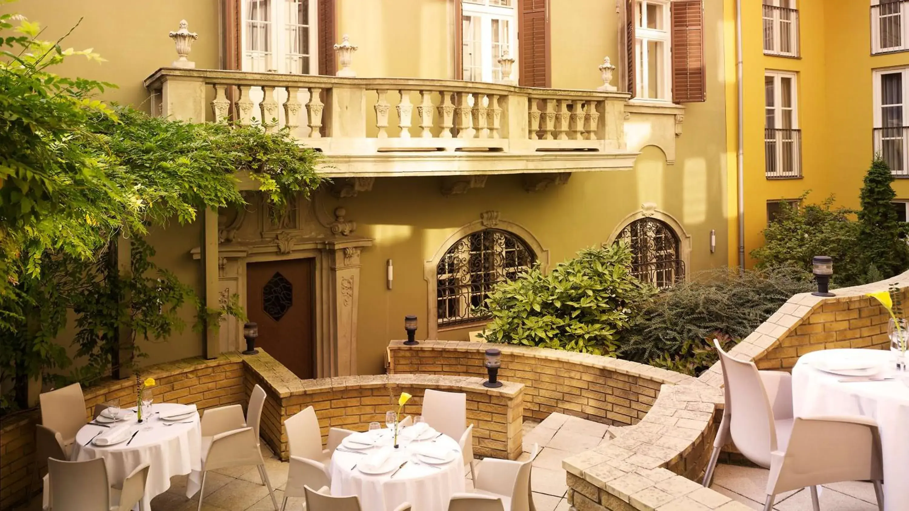 Restaurant/places to eat in Park Plaza Budapest Restaurant/places to eat in Park Plaza Budapest