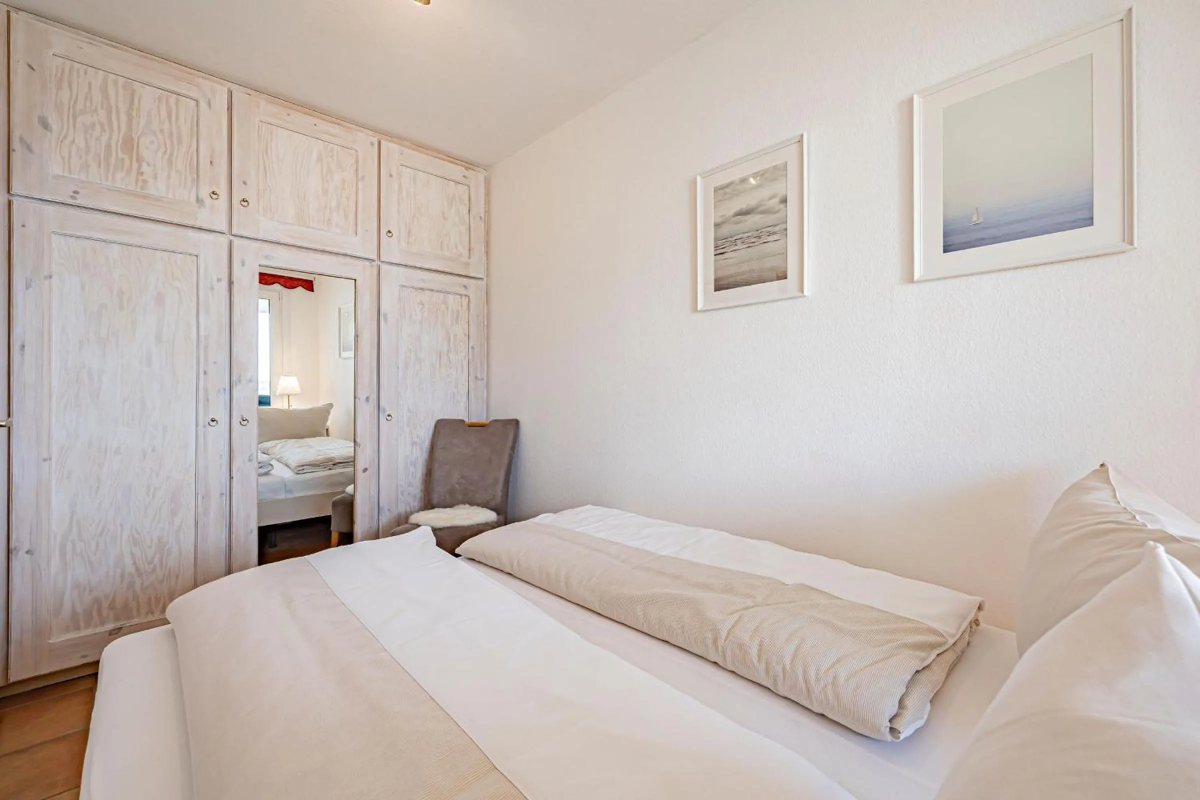 Bedroom, Bed in fewo1846 - MeerSinne - Stilvolle Wohnung mit Balkon und Meerblick