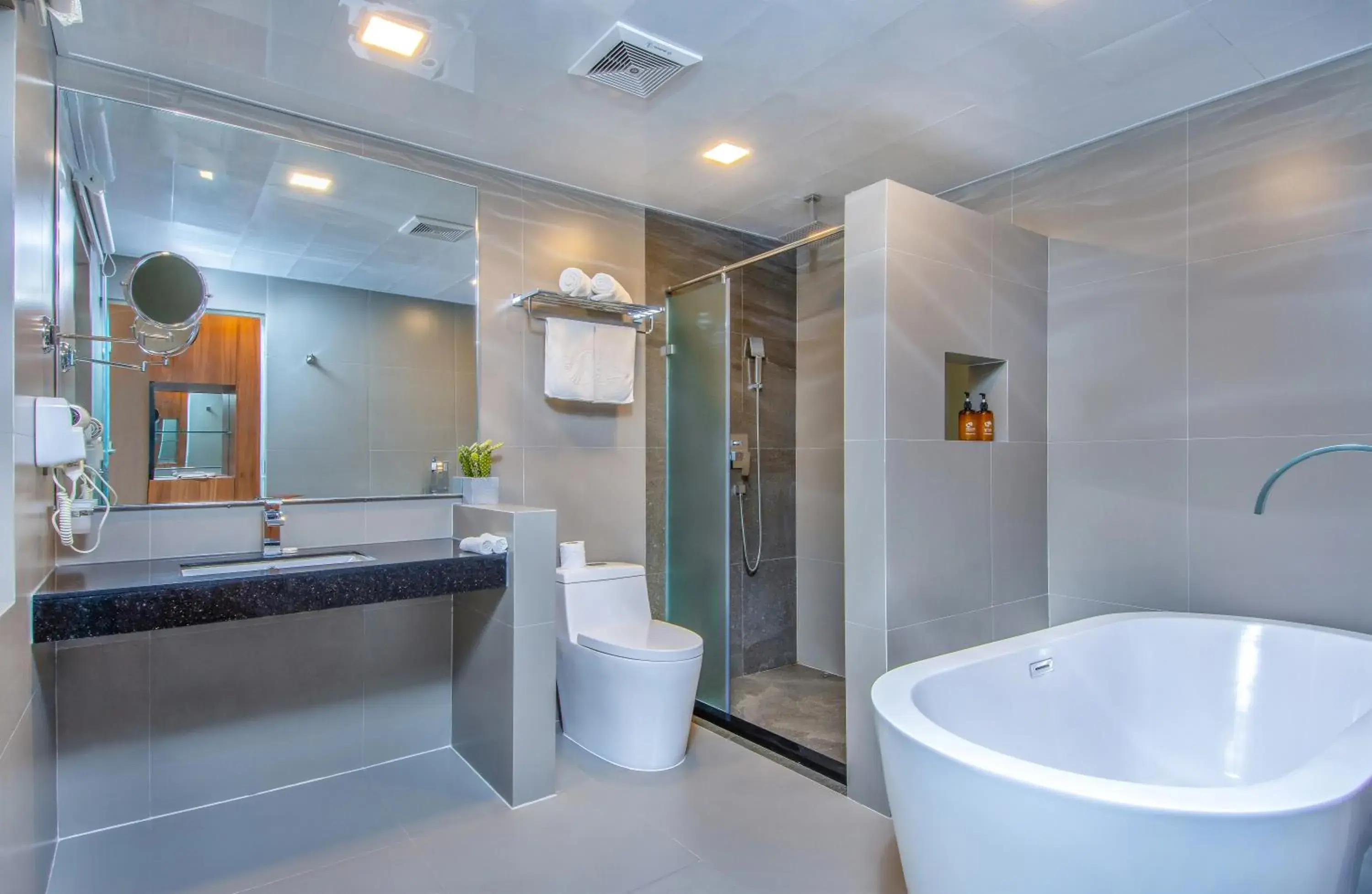 Toilet in Triton Prestige Seaview and Spa Toilet in Triton Prestige Seaview and Spa