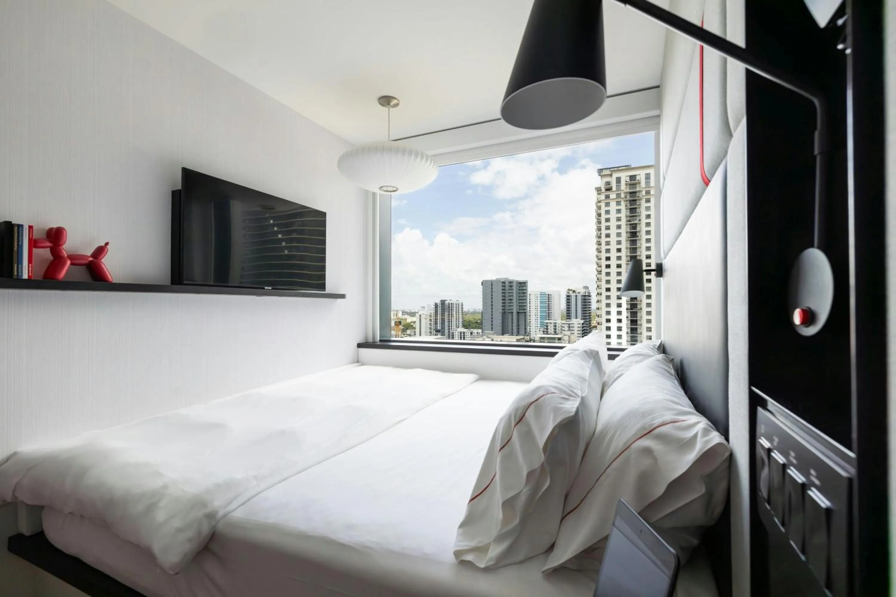 Bedroom, Bed in citizenM Miami Brickell