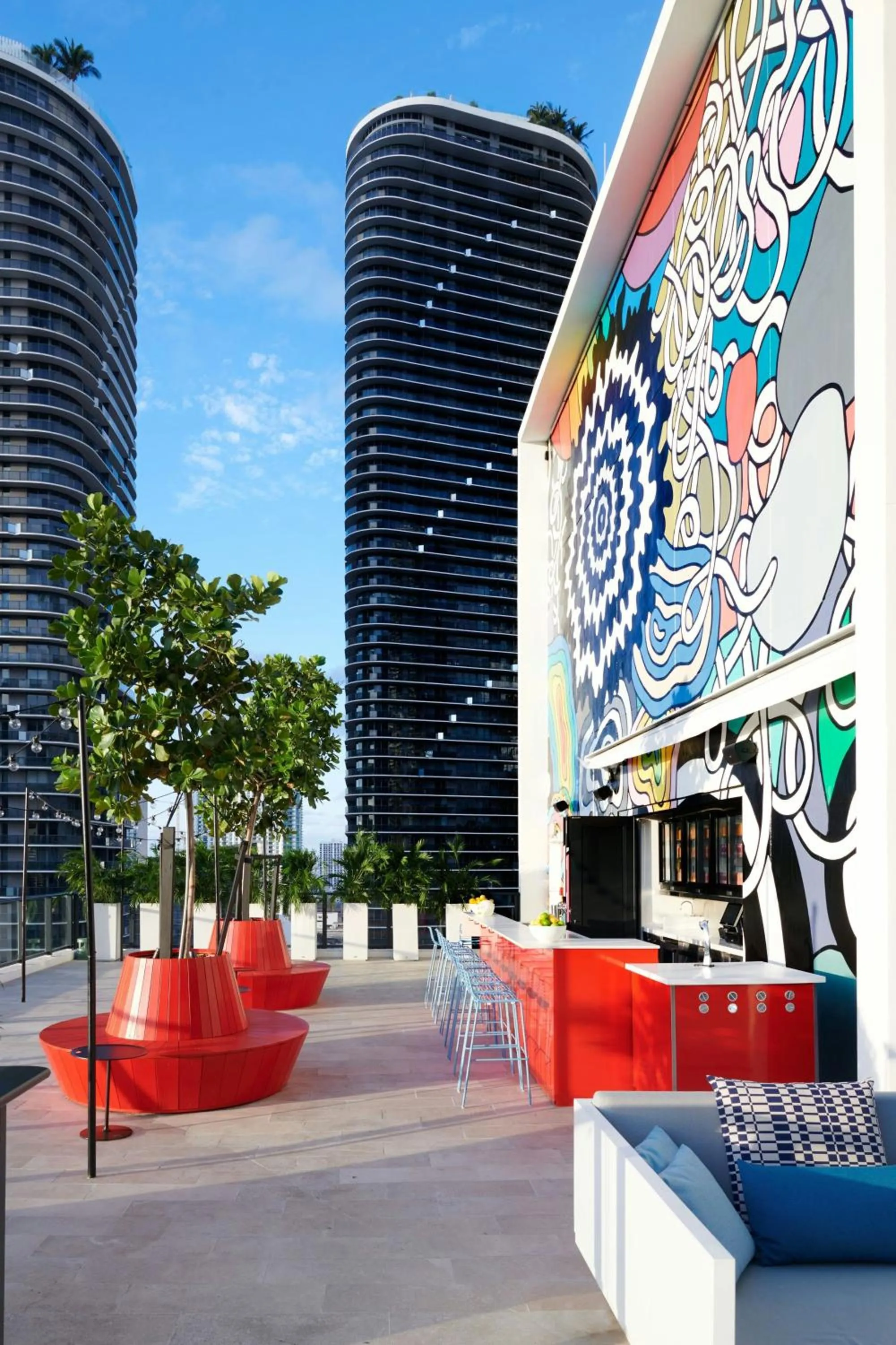 Lounge or bar in citizenM Miami Brickell