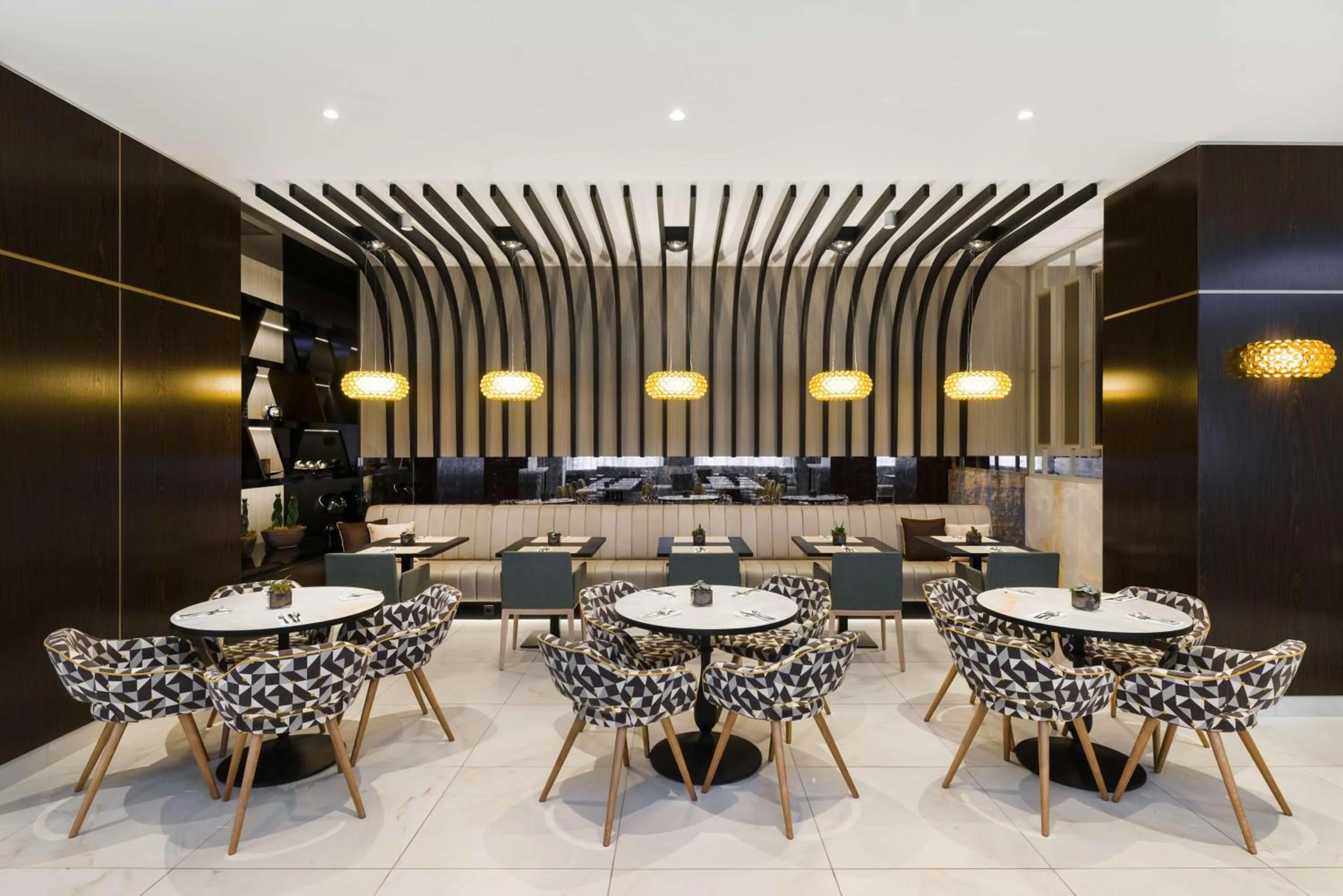 Restaurant/places to eat in Radisson Blu Béke Hotel, Budapest