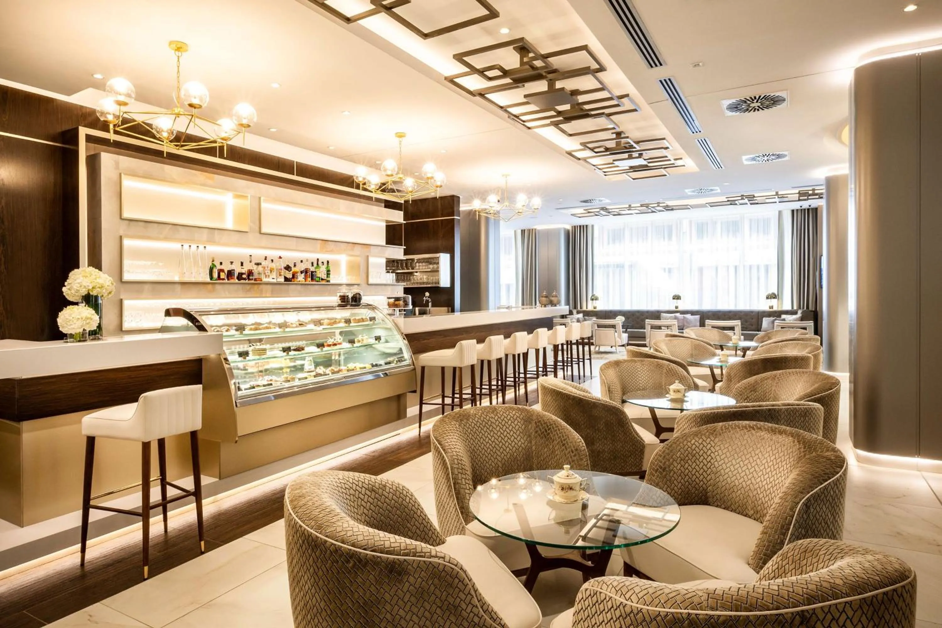 Lounge or bar in Radisson Blu Béke Hotel, Budapest