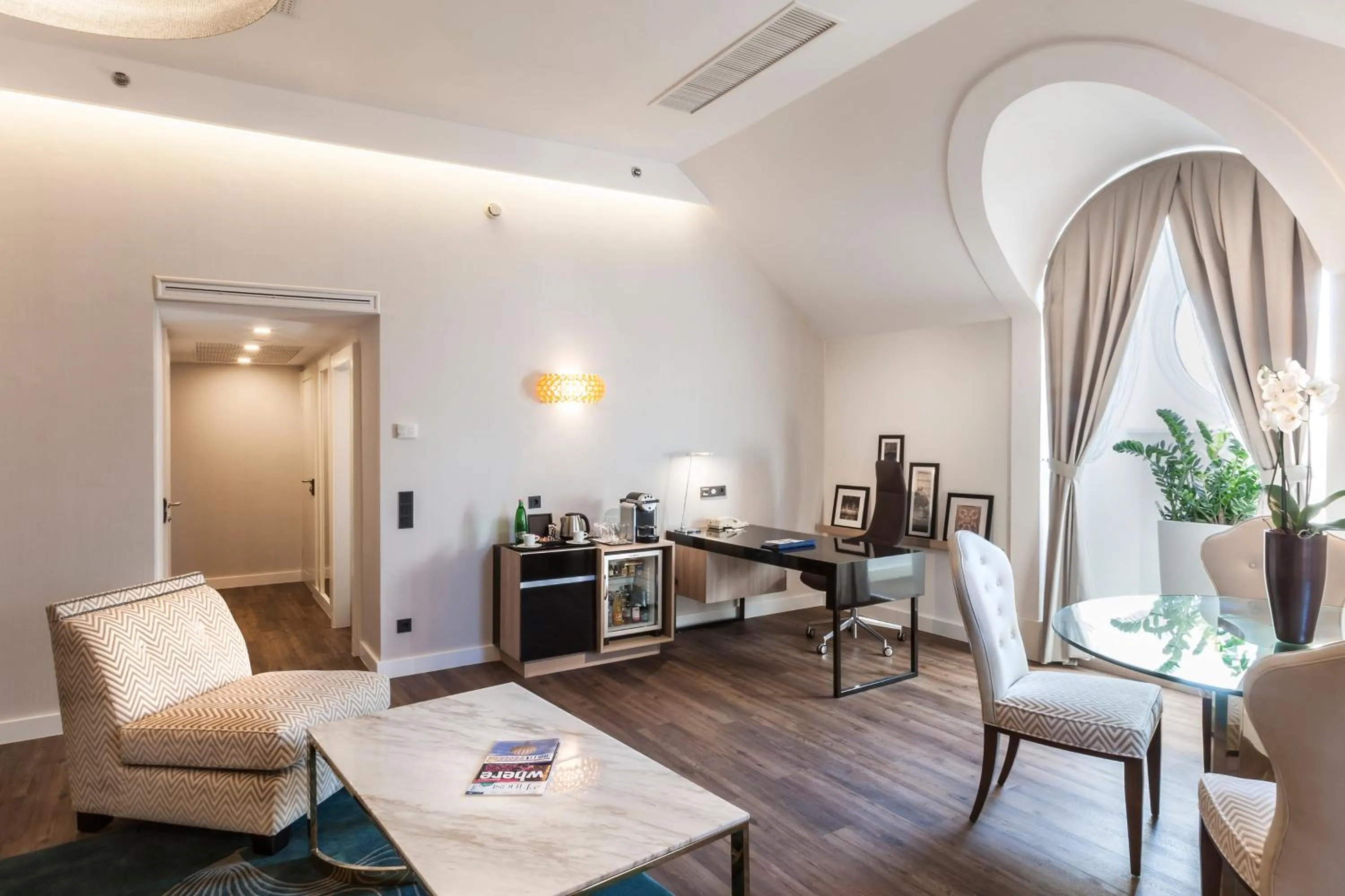 Living room in Radisson Blu Béke Hotel, Budapest