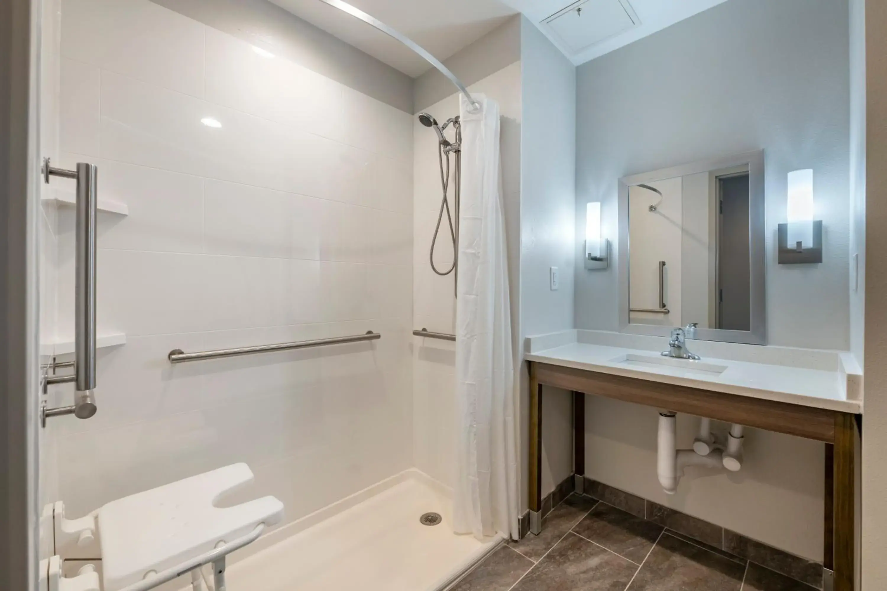 Bathroom in Best Western Plus Lakeland Bathroom in Best Western Plus Lakeland