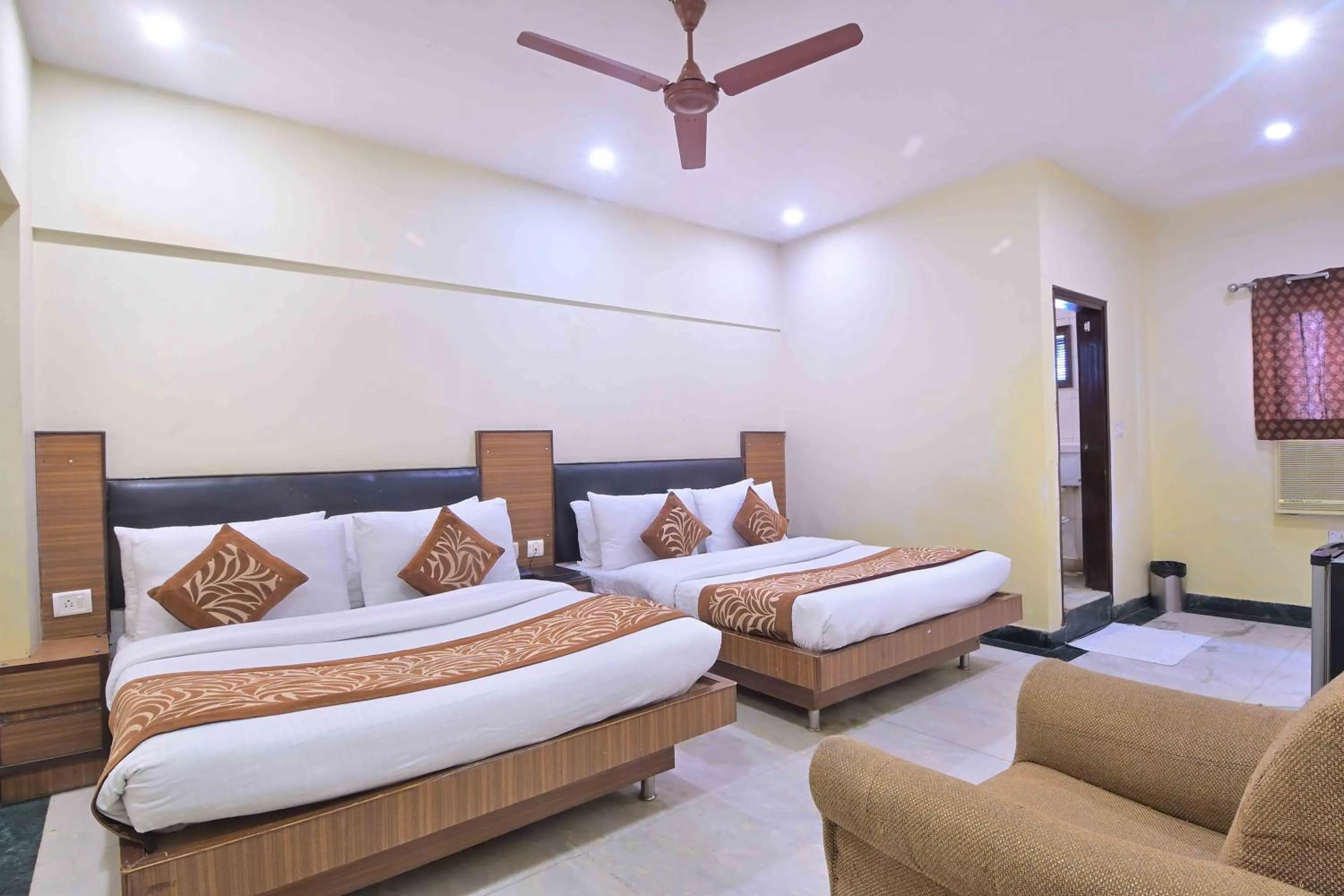 Bedroom, Bed in Hotel Hari Piorko Grand - 2 Min from New Delhi Railway Station