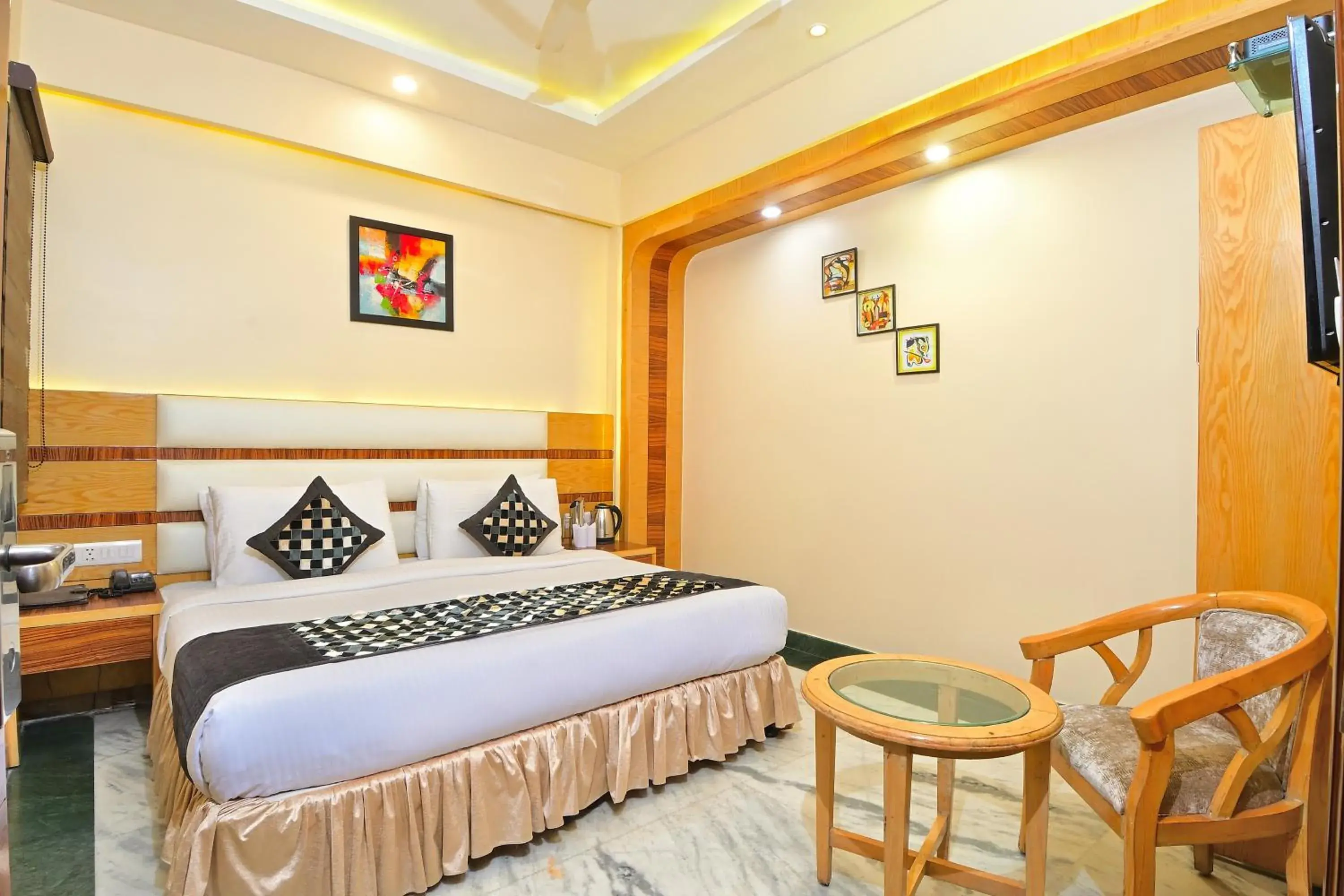 Bedroom, Bed in Hotel Hari Piorko Grand - 2 Min from New Delhi Railway Station Bedroom, Bed in Hotel Hari Piorko Grand - 2 Min from New Delhi Railway Station