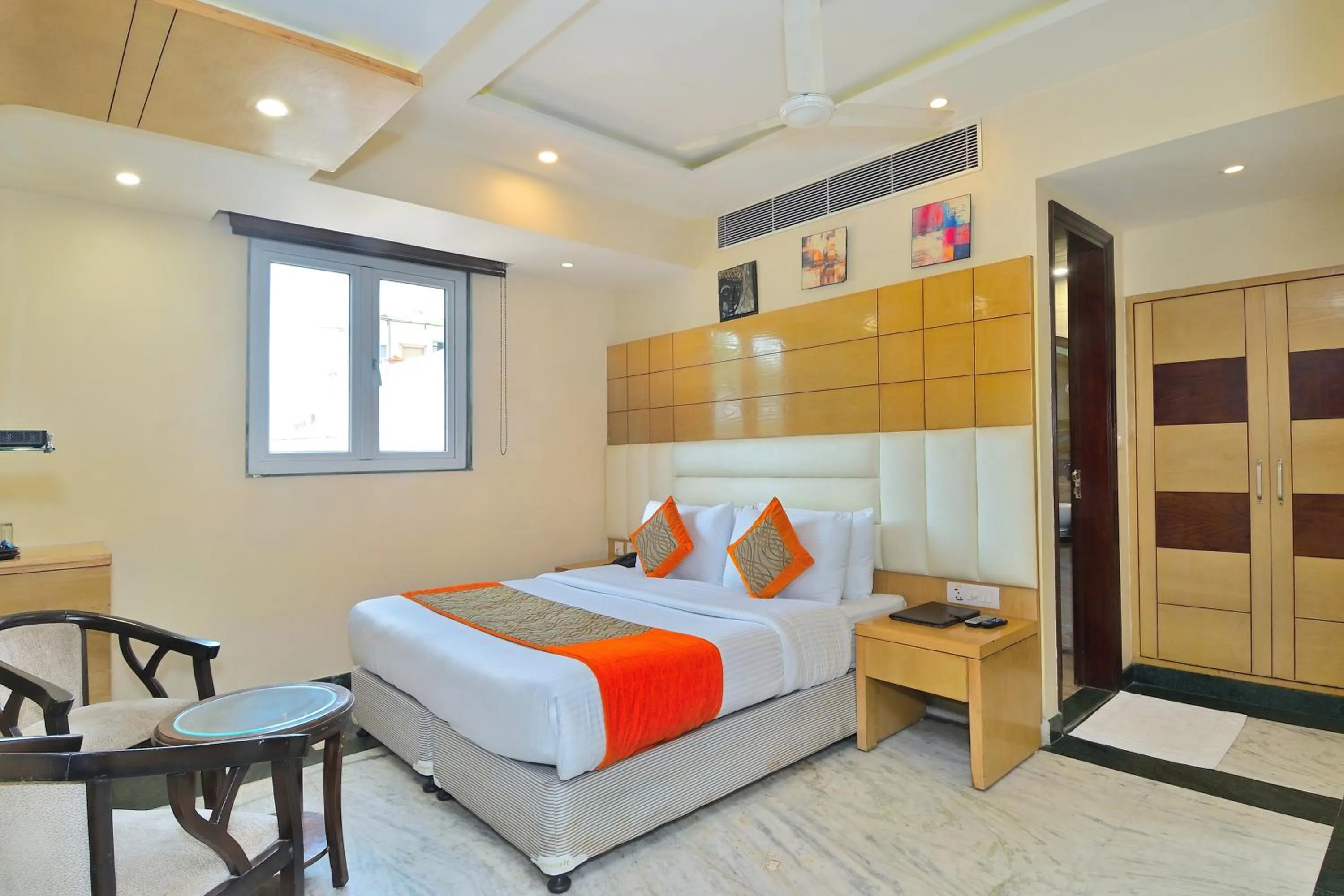 Bedroom, Bed in Hotel Hari Piorko Grand - 2 Min from New Delhi Railway Station