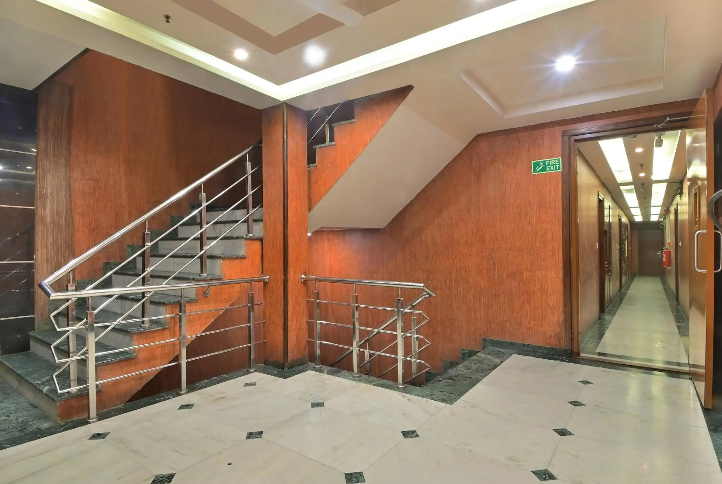 Property building in Hotel Hari Piorko Grand - 2 Min from New Delhi Railway Station Property building in Hotel Hari Piorko Grand - 2 Min from New Delhi Railway Station