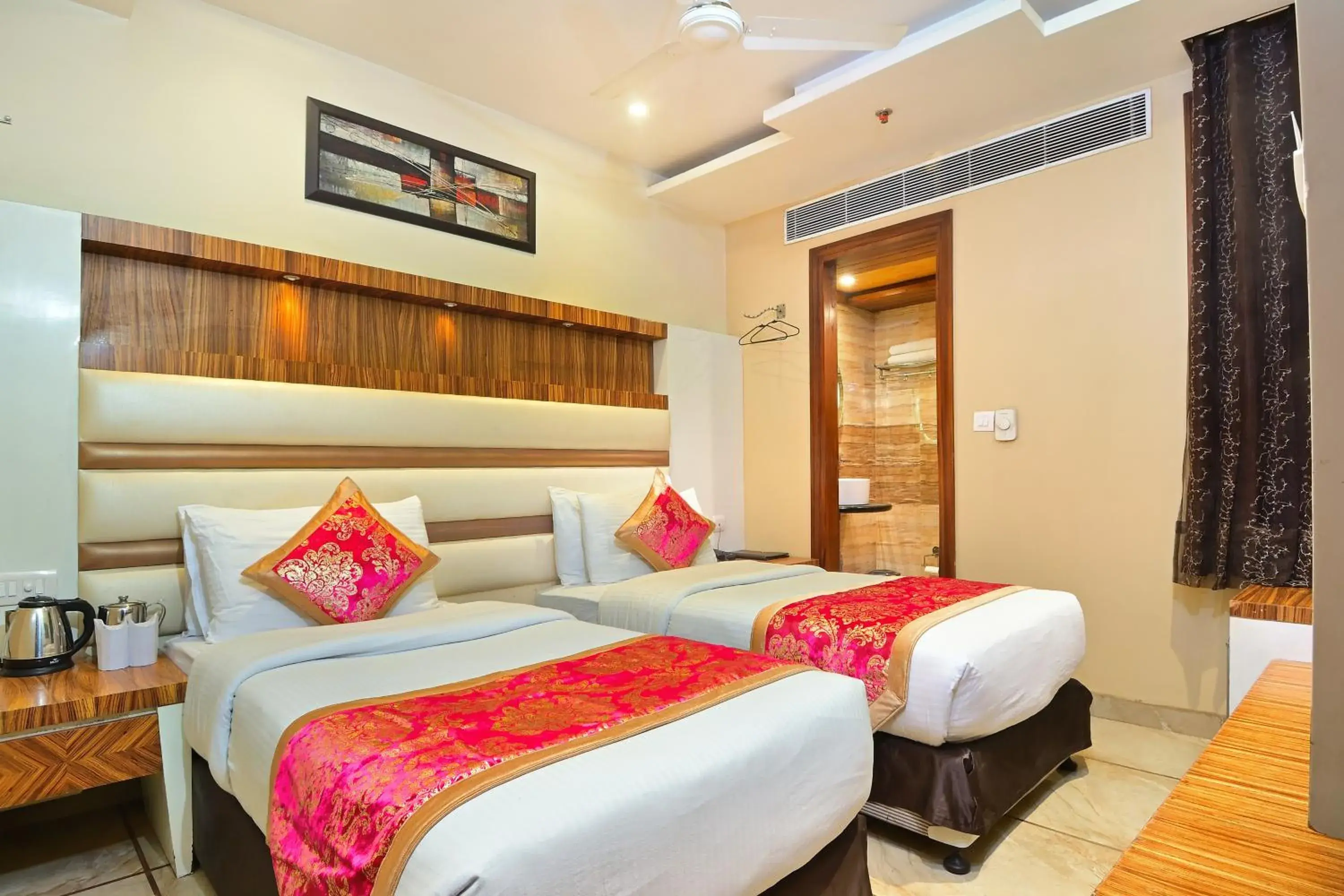 Bedroom, Bed in Hotel Hari Piorko Grand - 2 Min from New Delhi Railway Station Bedroom, Bed in Hotel Hari Piorko Grand - 2 Min from New Delhi Railway Station