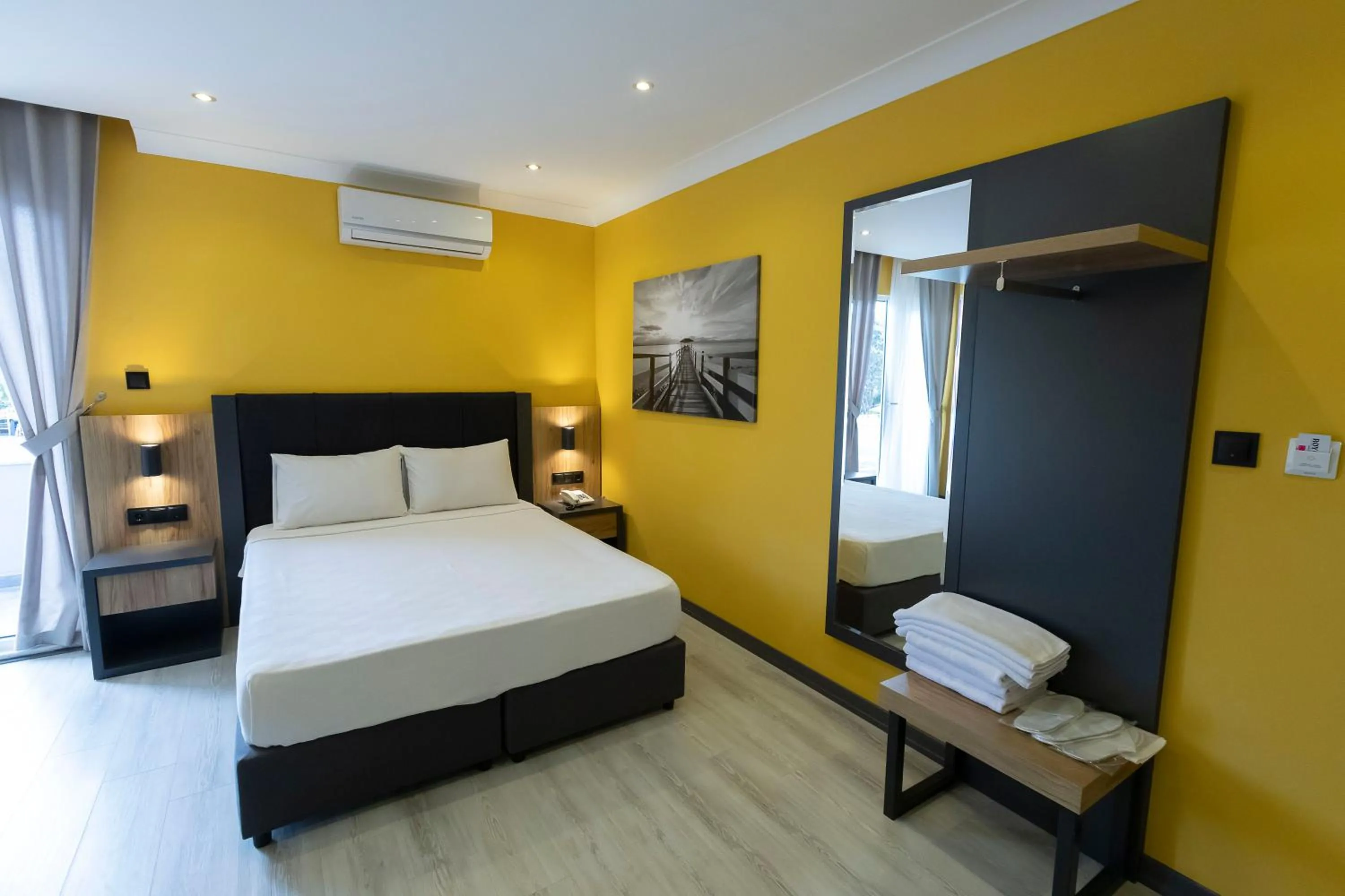 Bed in Roy Otel Akçay