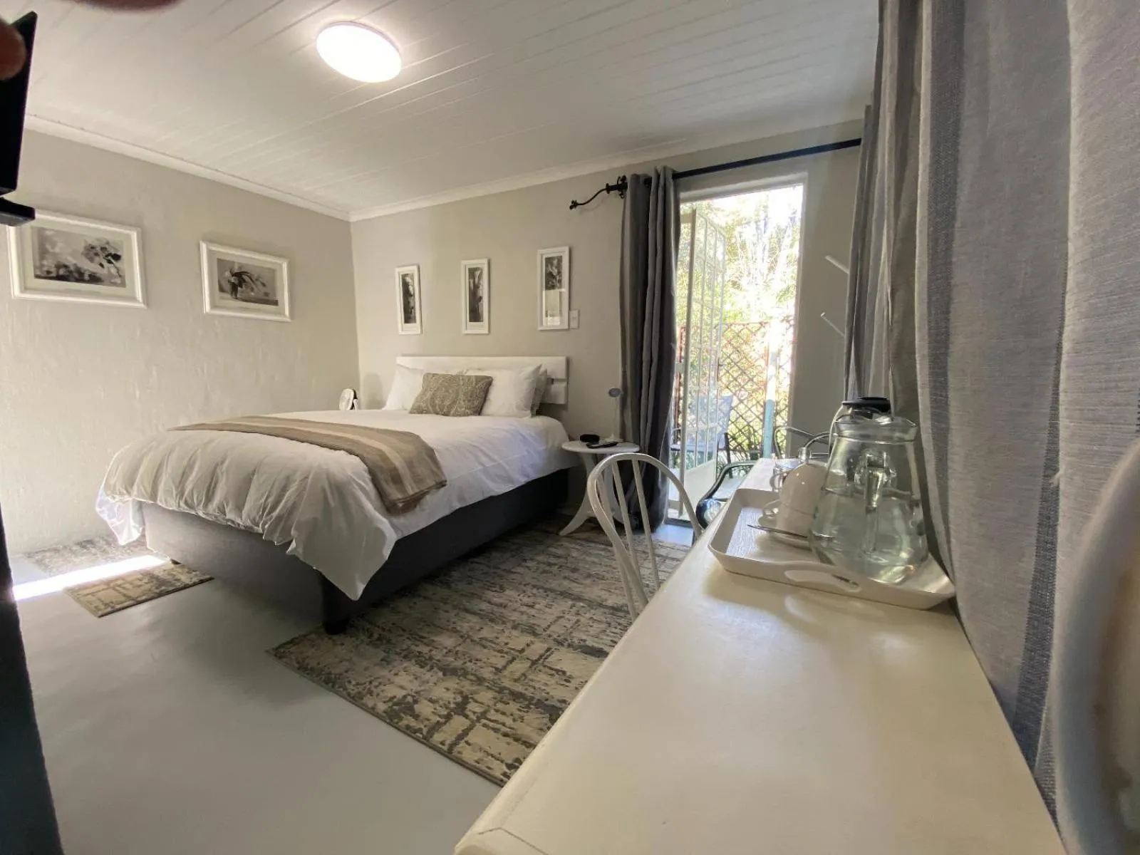 Photo of the whole room, Bed in La Moor Country Venue & Eatery