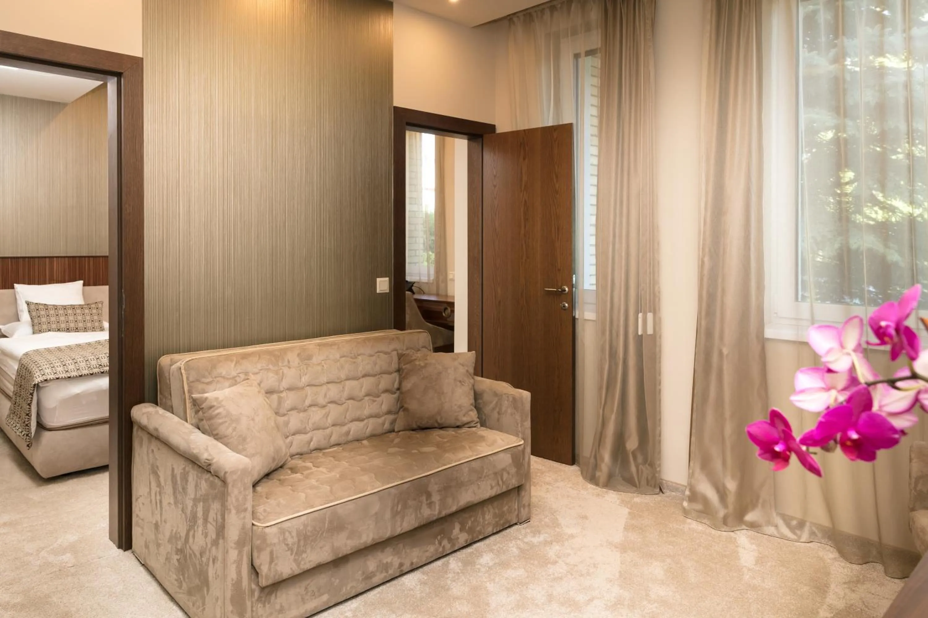 Living room, Bed in Hotel Kálvária Superior