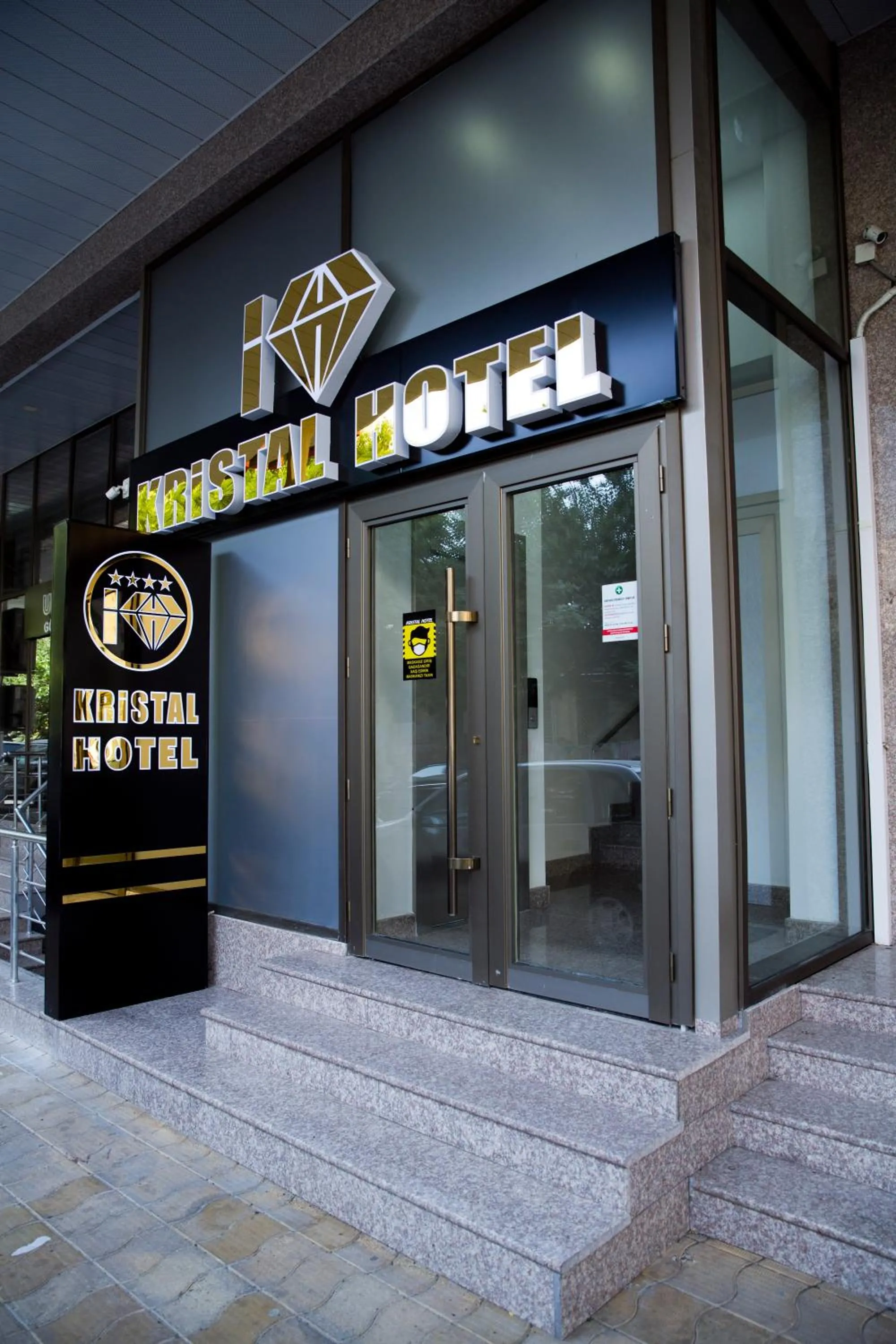 Facade/entrance in Kristal Inn Hotel