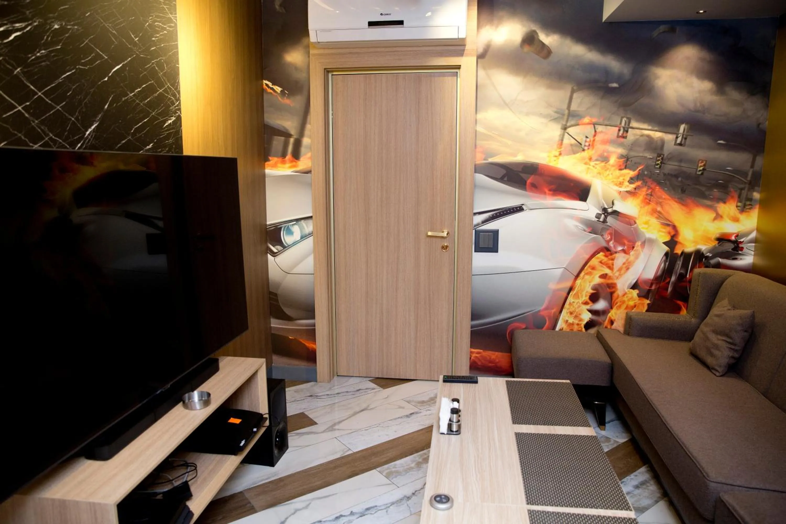 Game Room, Bed in Kristal Inn Hotel