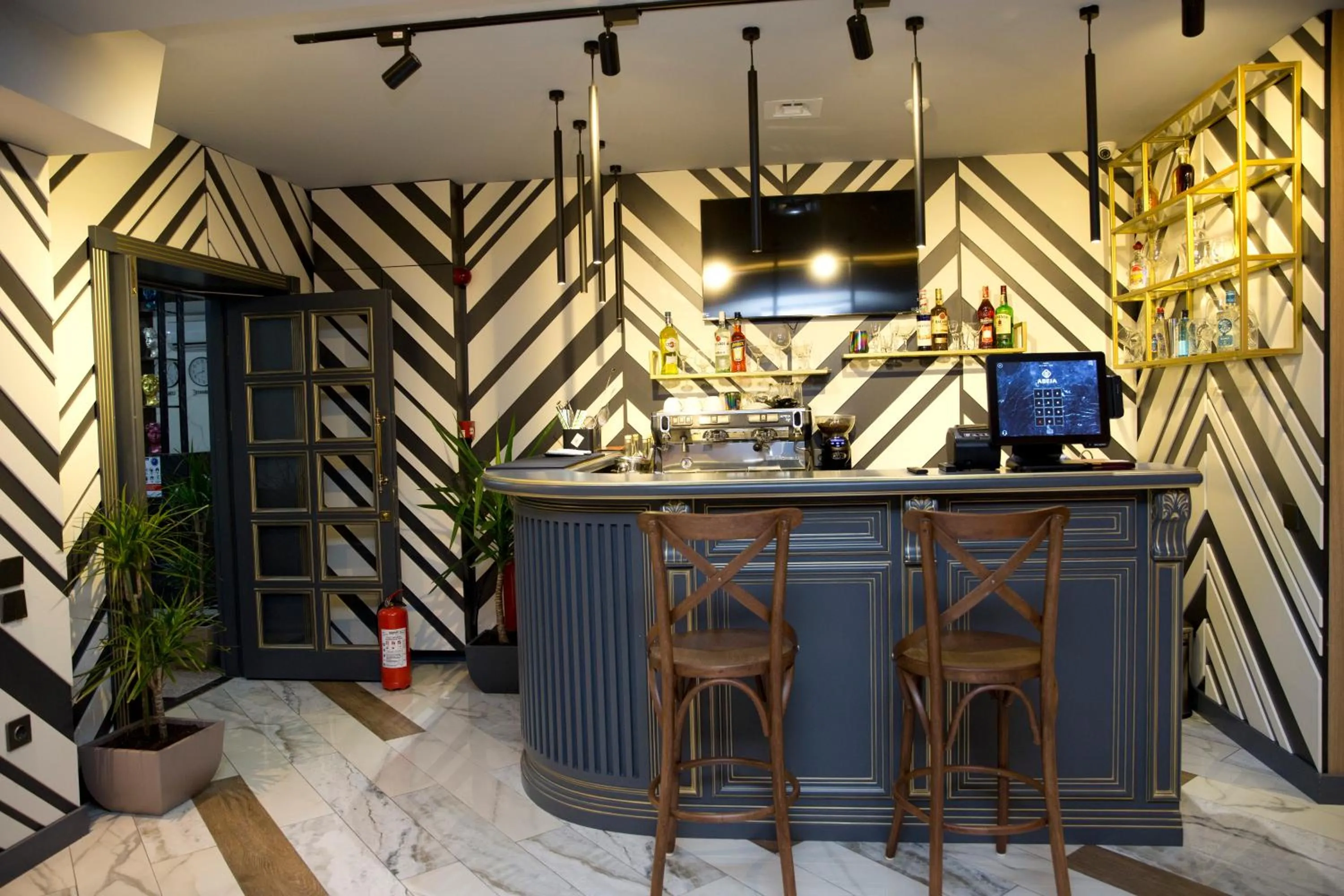 Lounge or bar in Kristal Inn Hotel