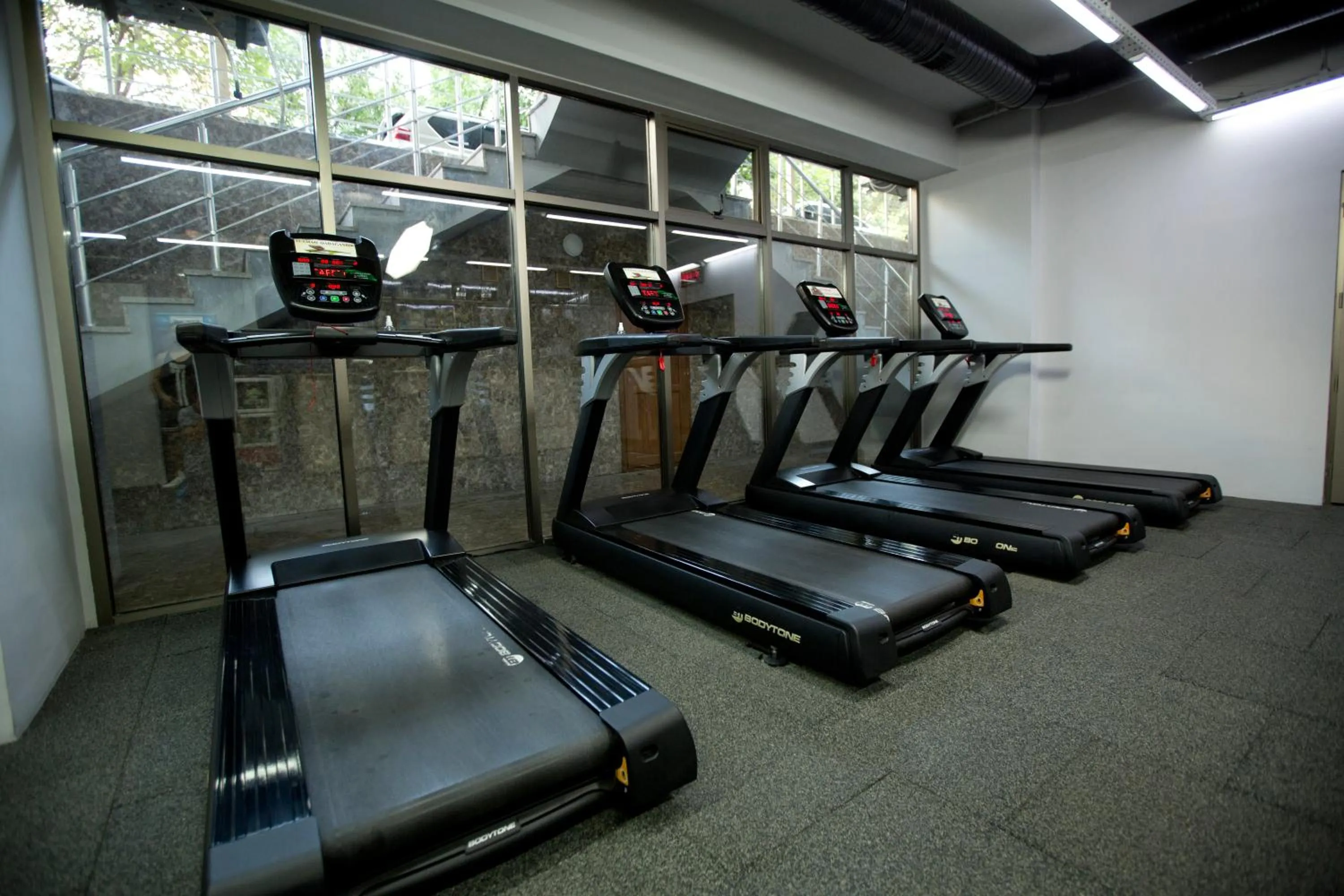 Fitness centre/facilities in Kristal Inn Hotel