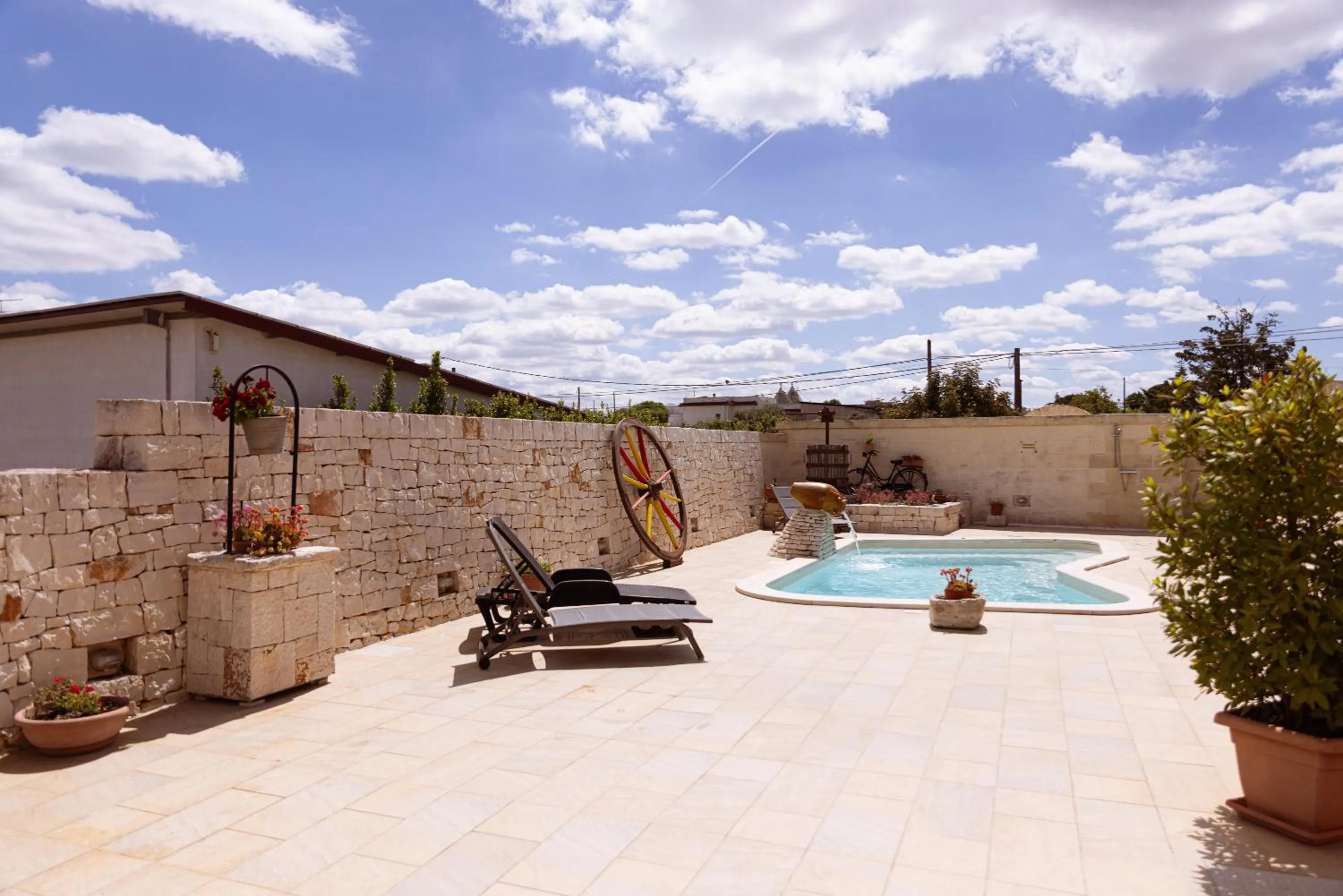 Swimming pool in Quei Trulli Divini