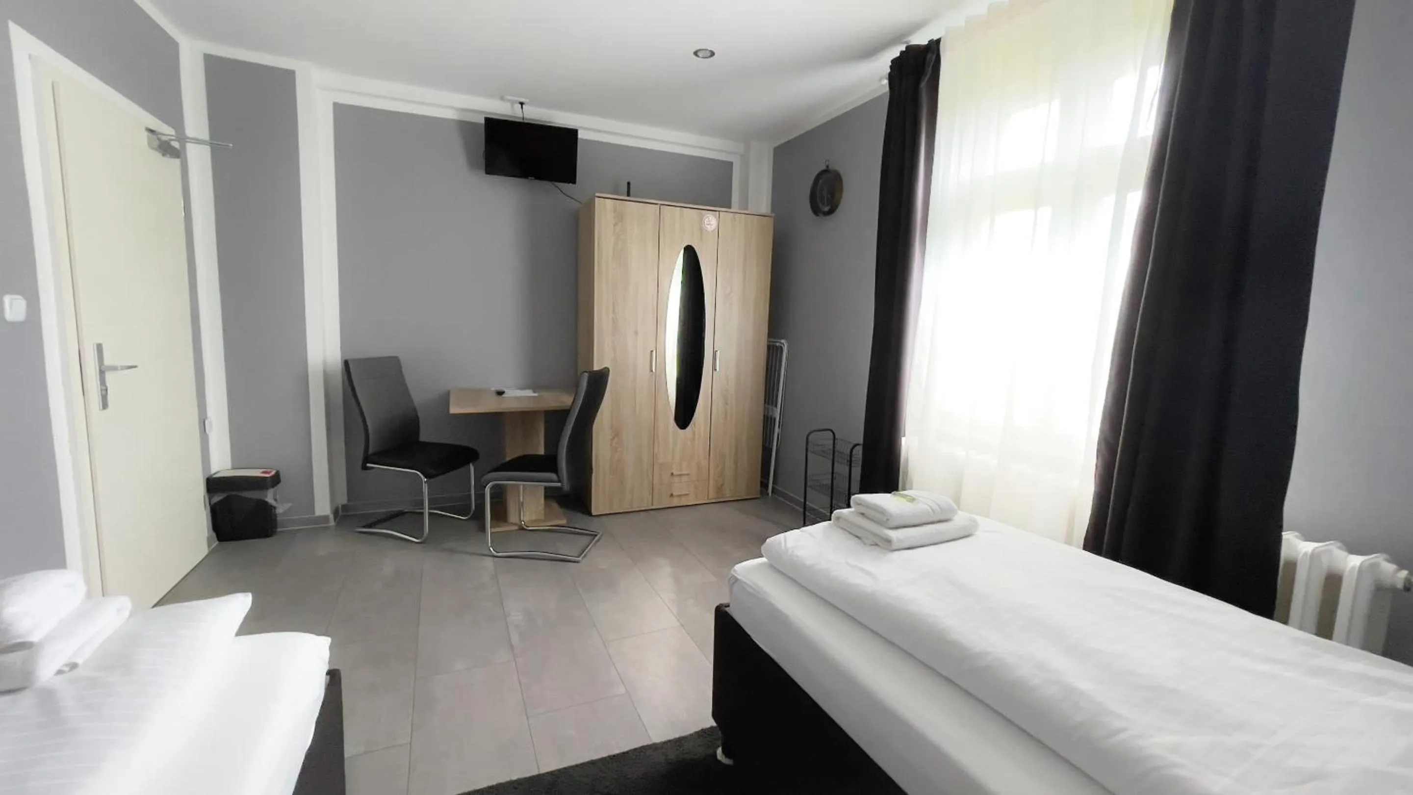 Bedroom, Bed in MOTEL DARIA Hennigsdorf Berlin