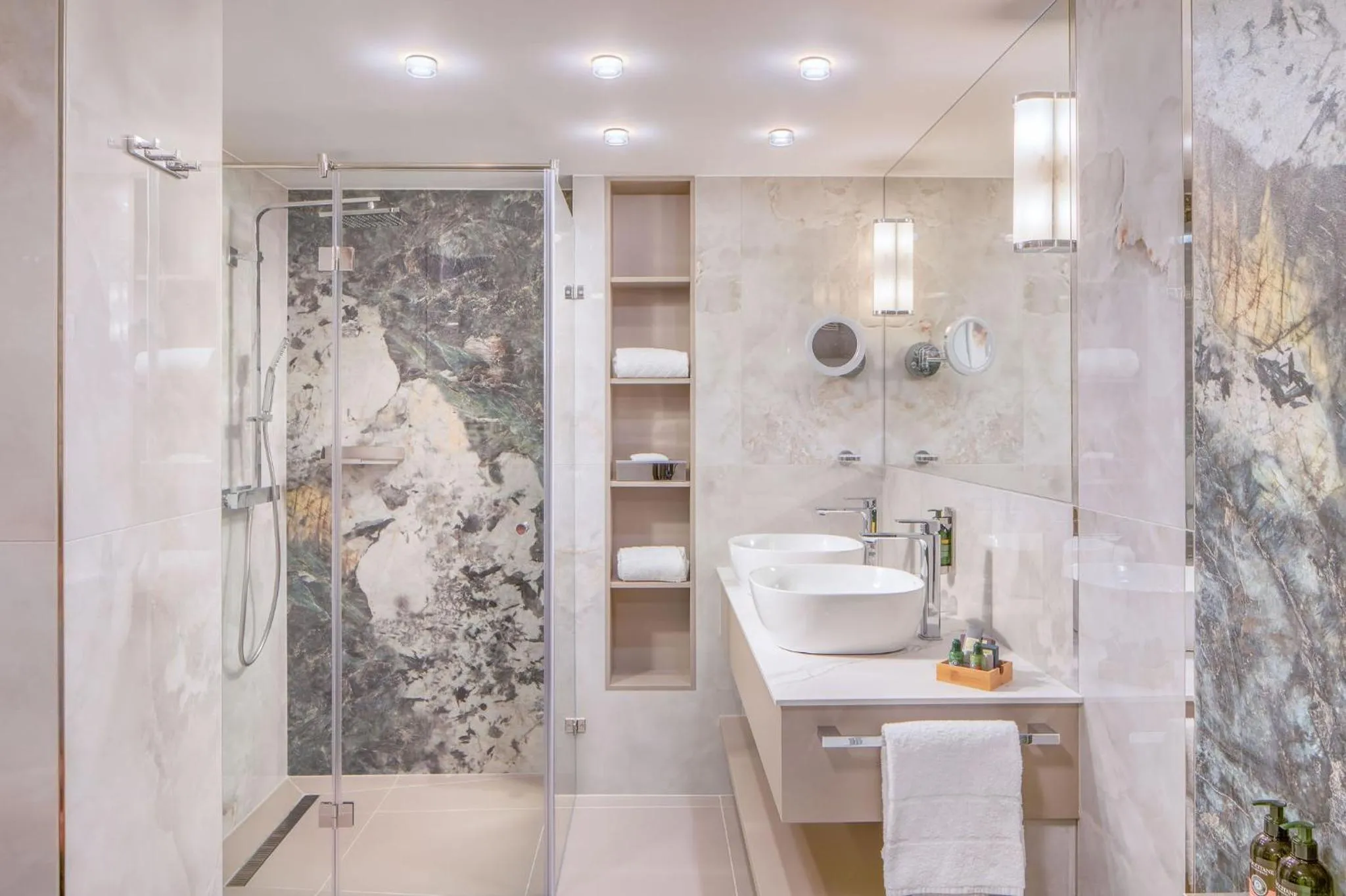 Bathroom in Lotus Therme Hotel & Spa