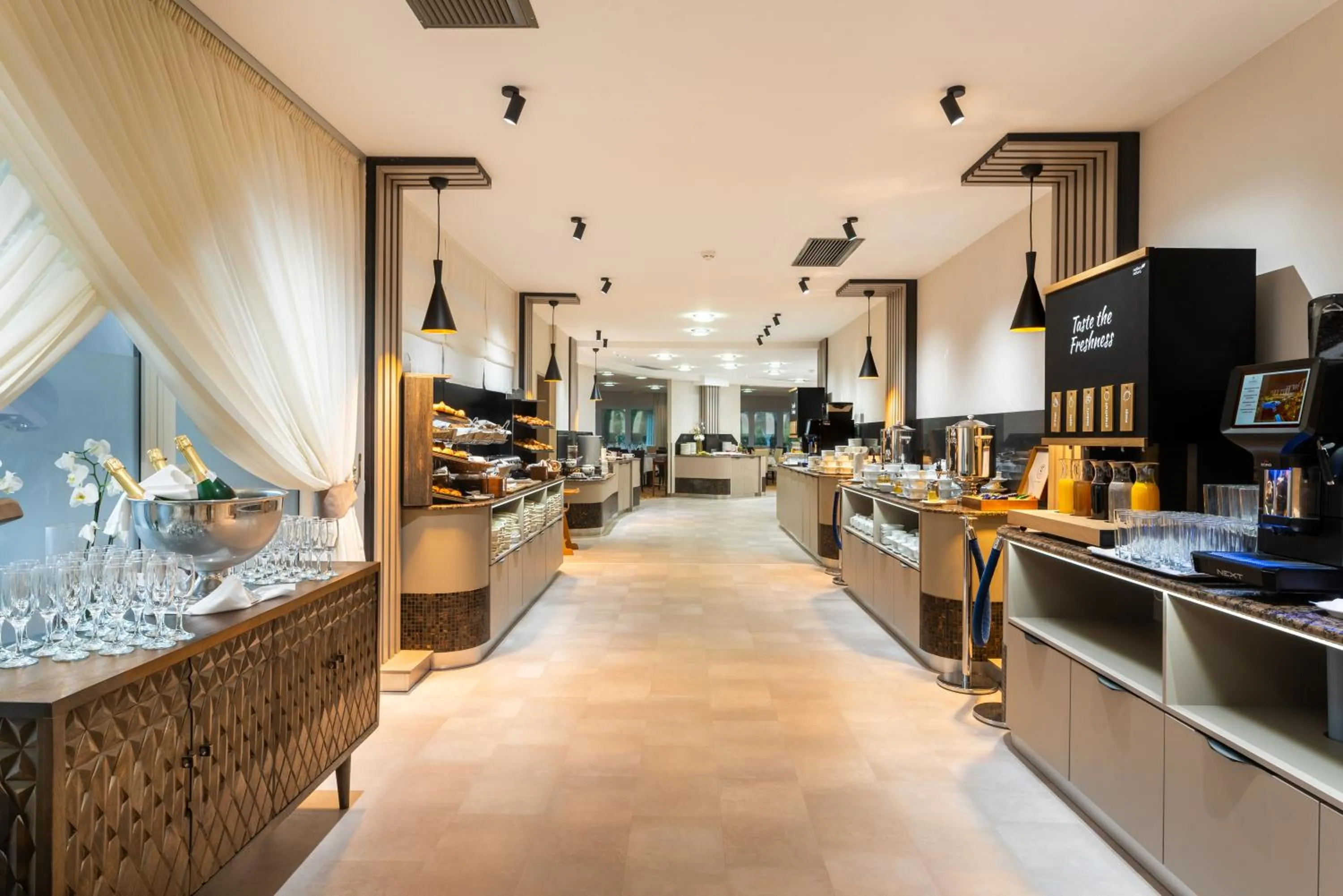 Restaurant/places to eat in Lotus Therme Hotel & Spa