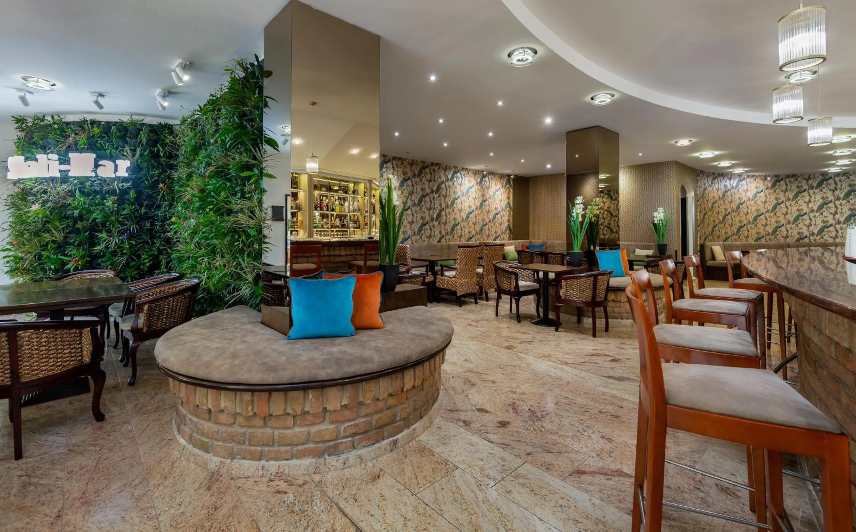 Restaurant/places to eat in Lotus Therme Hotel & Spa