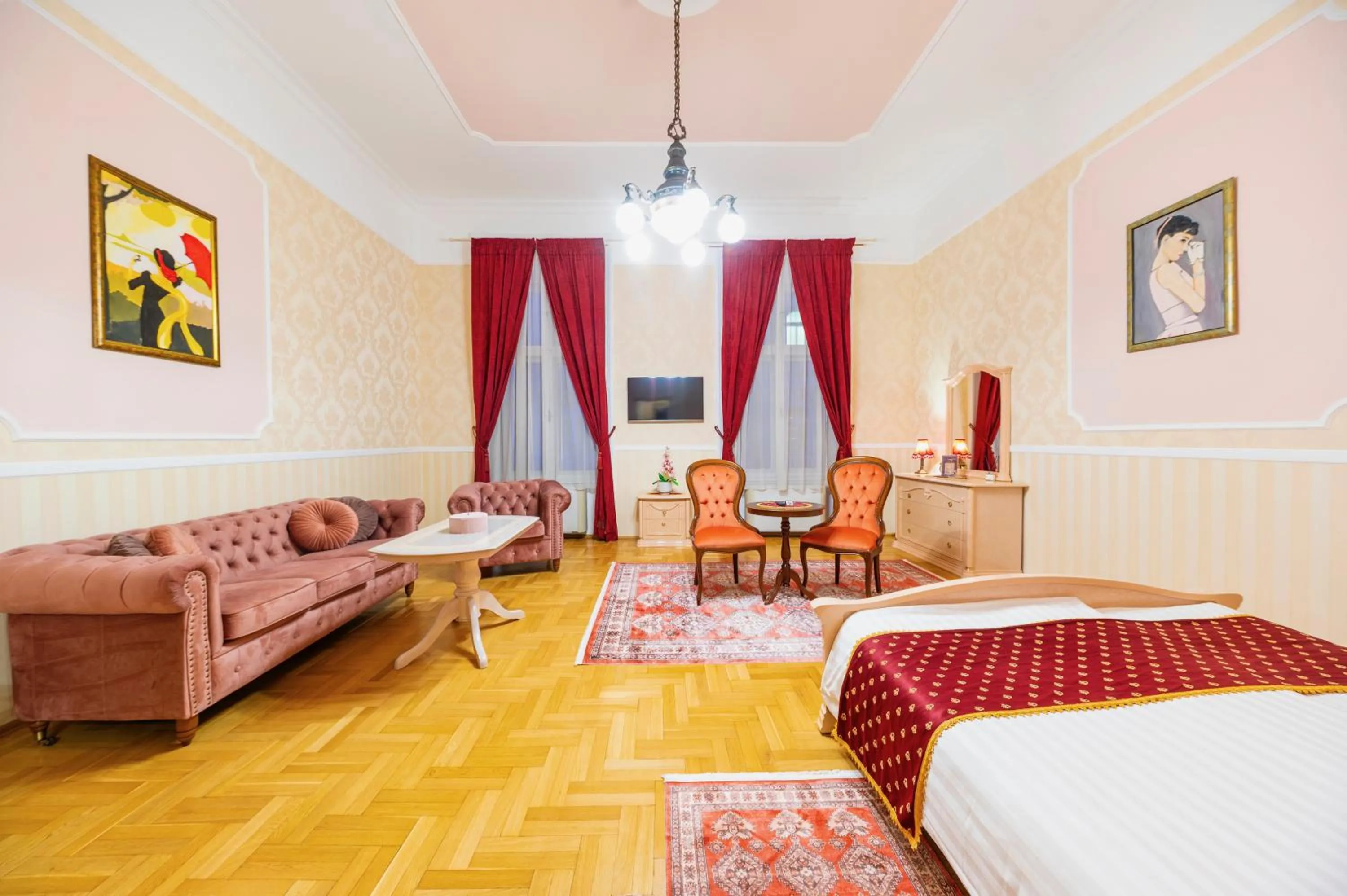 Living room, Bed in Cotton House Hotel Budapest