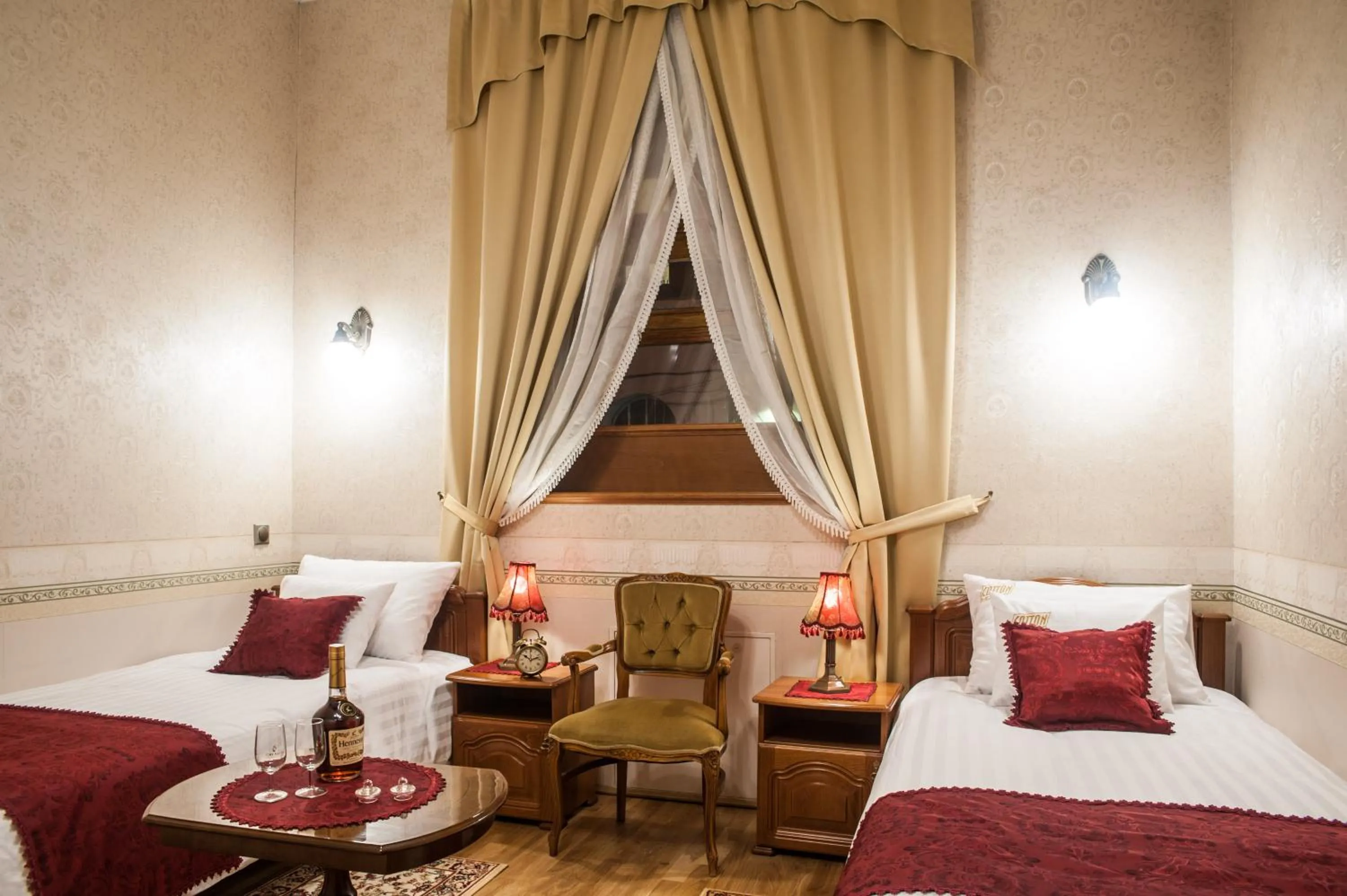 Photo of the whole room, Bed in Cotton House Hotel Budapest