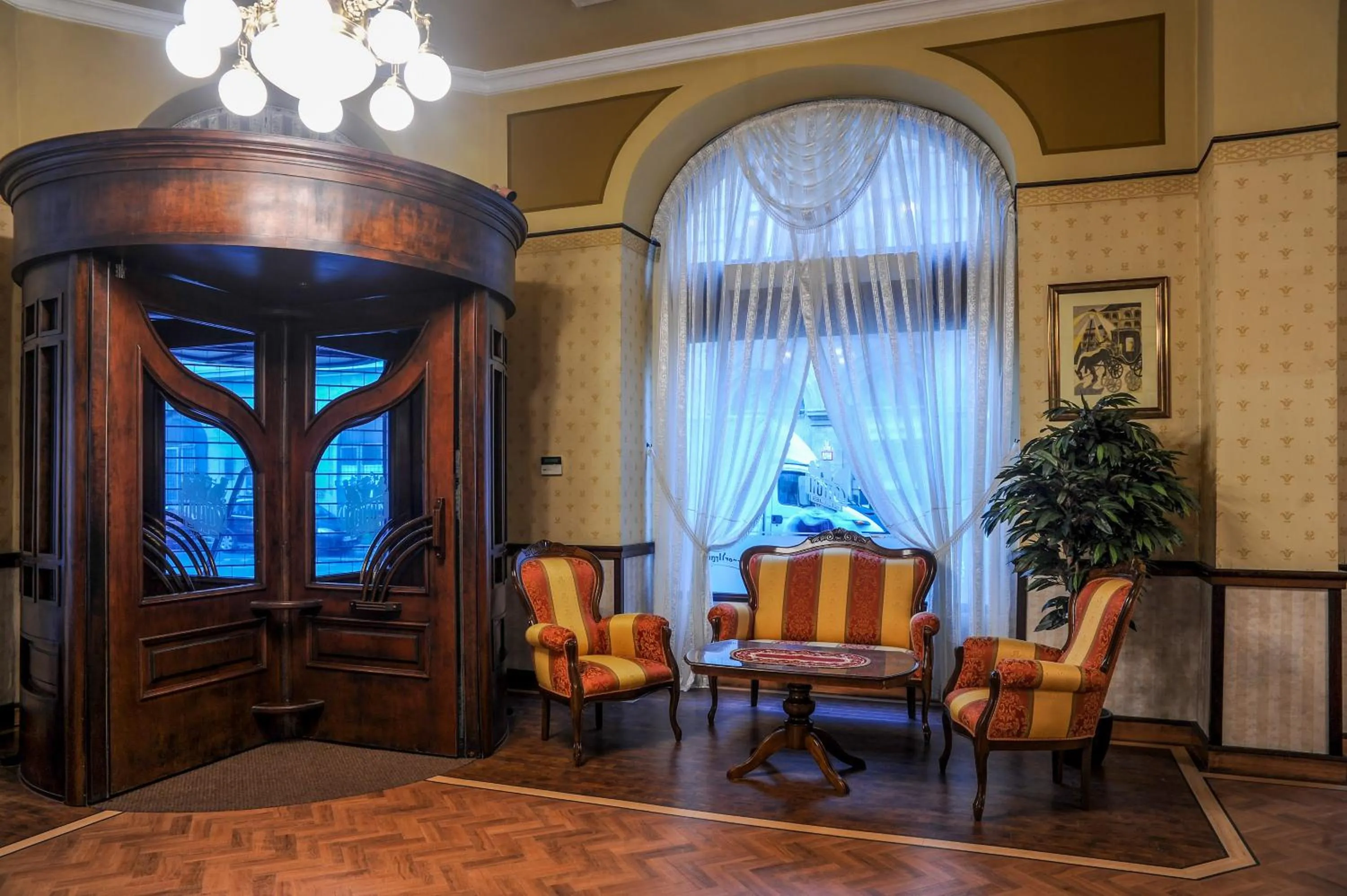 Communal lounge/ TV room in Cotton House Hotel Budapest