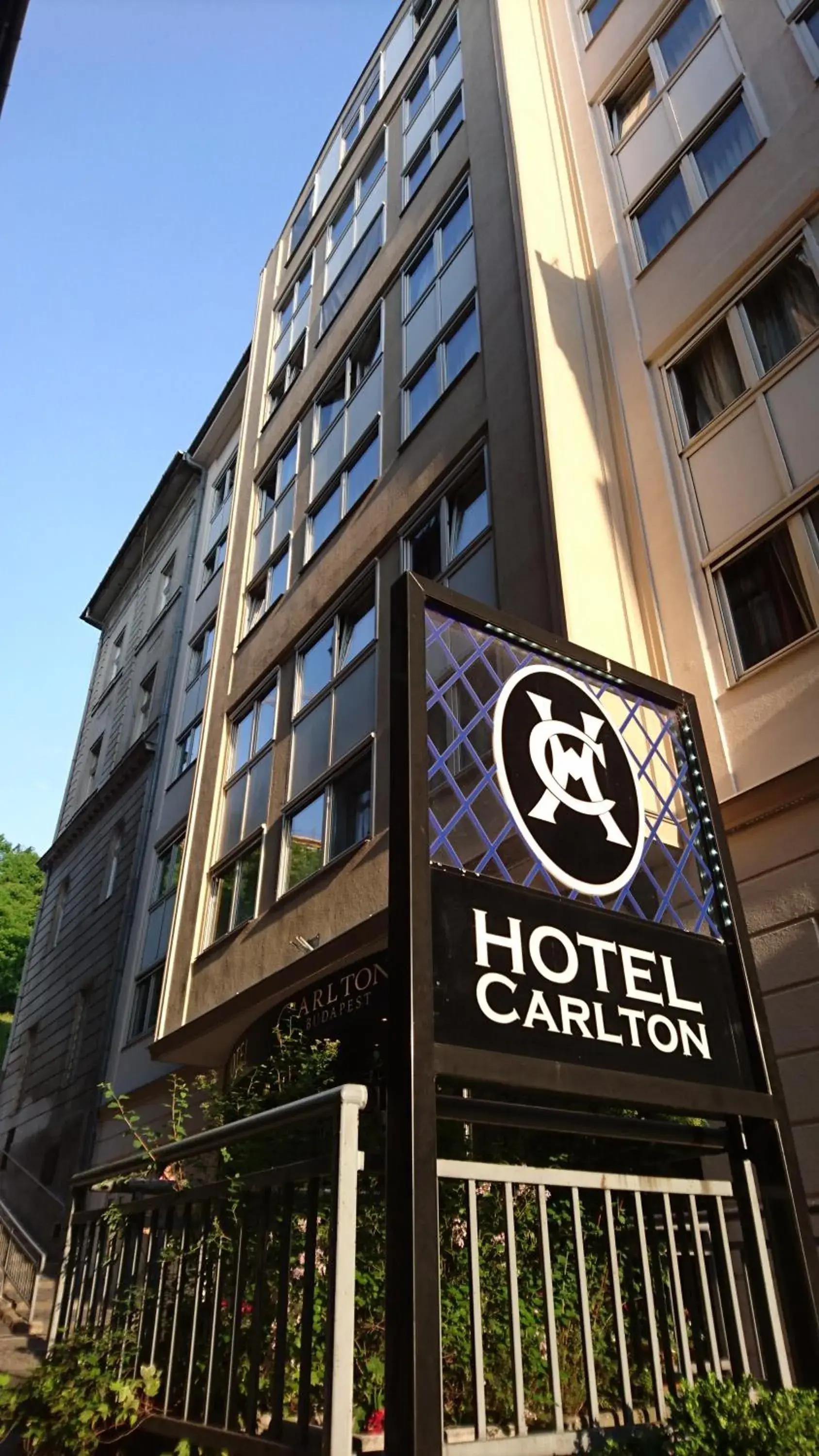 Facade/entrance, Property Building in Exe Carlton Hotel Budapest