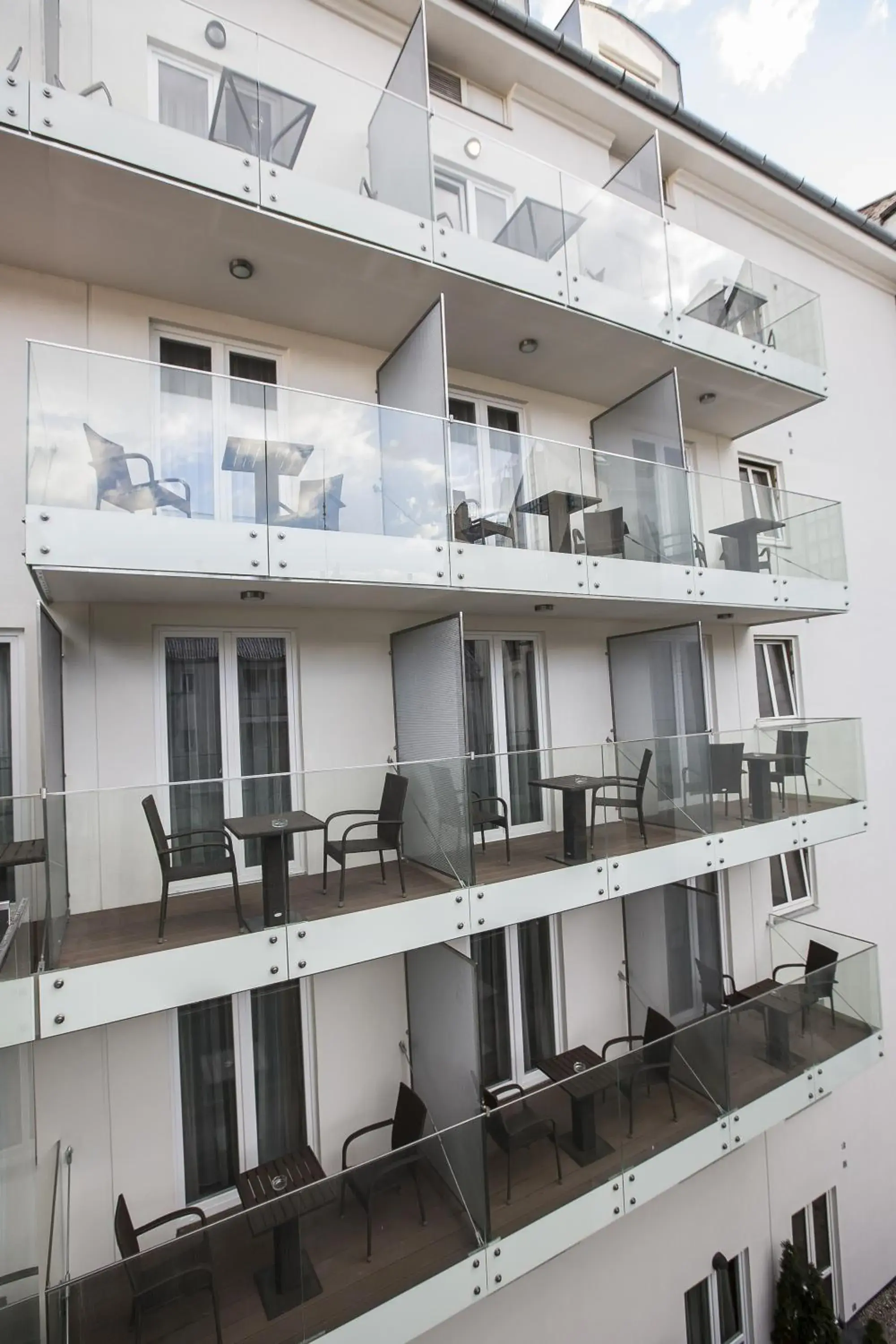 Balcony/Terrace, Property Building in Exe Carlton Hotel Budapest