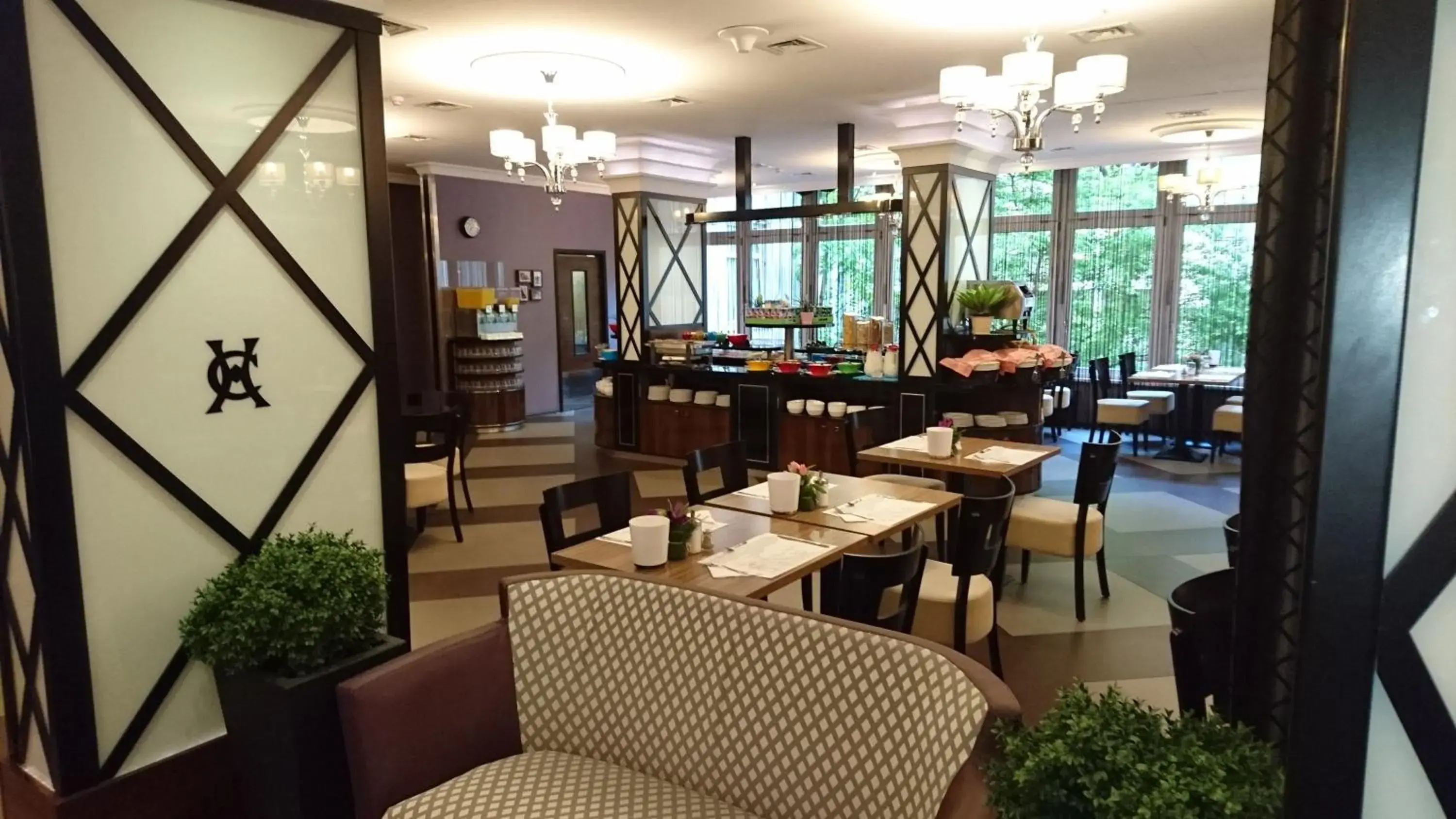 Food and drinks, Restaurant/Places to Eat in Exe Carlton Hotel Budapest