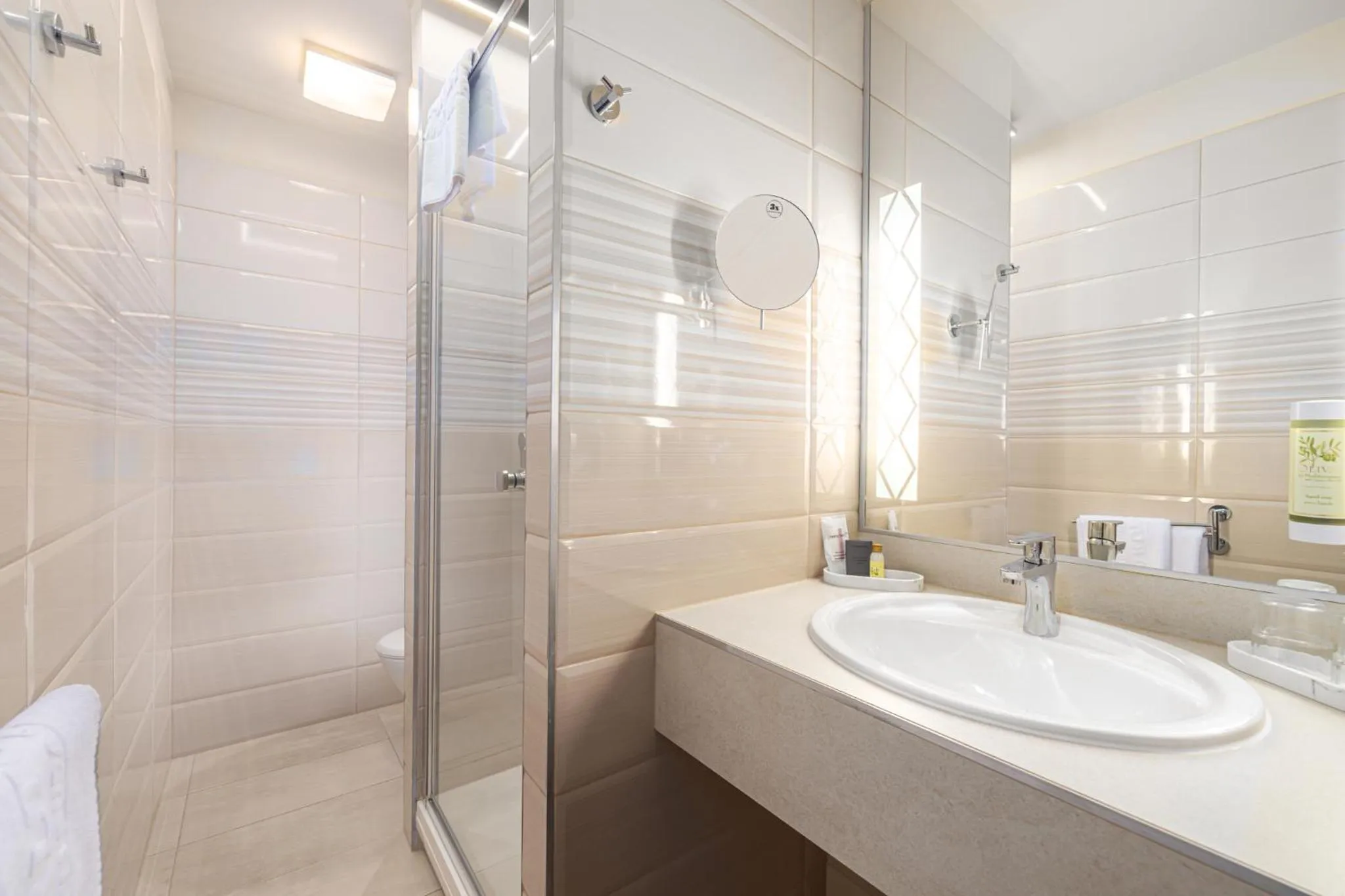 Shower in Carlton Hotel Buda Castle