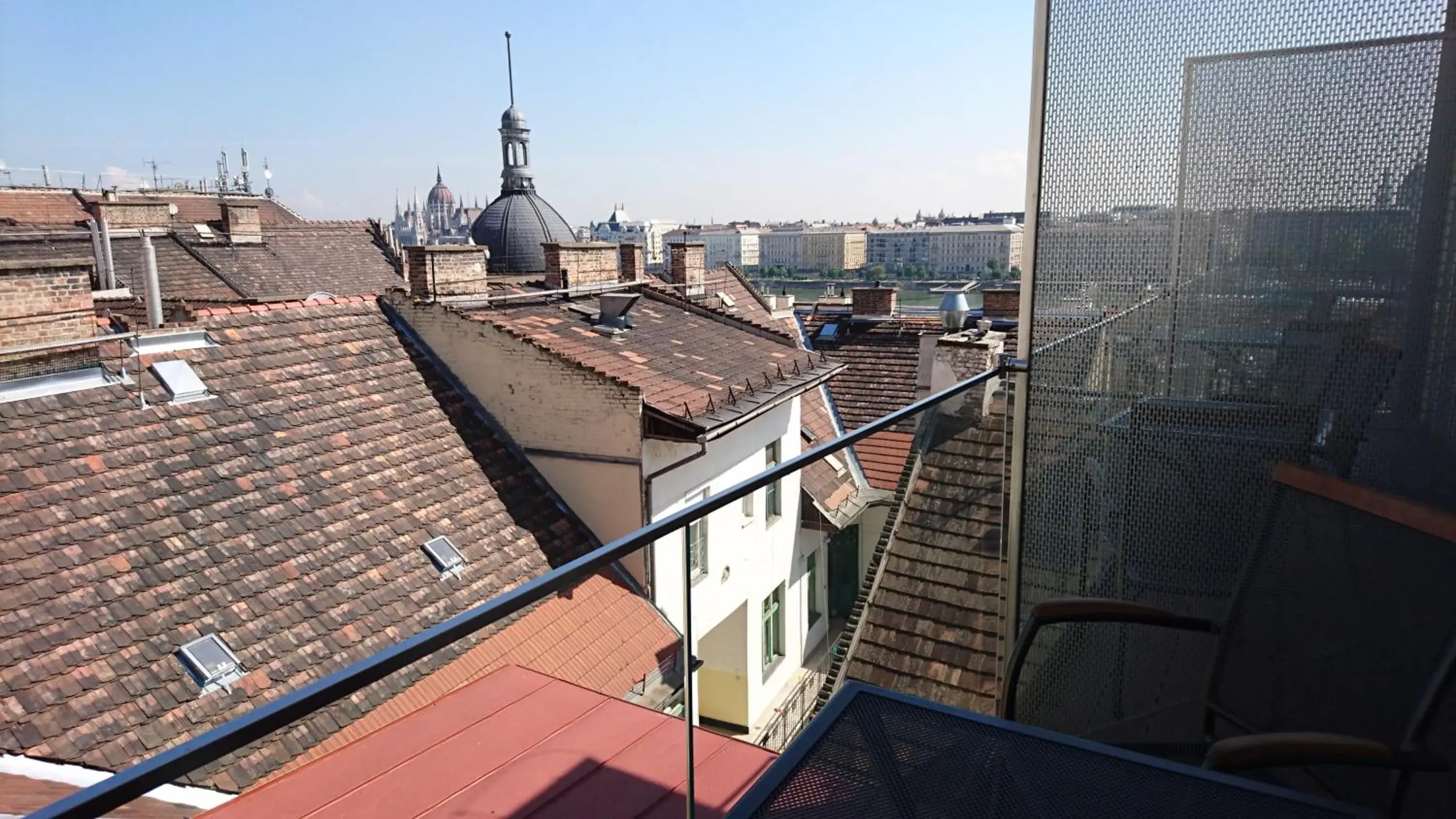 Balcony/Terrace in Exe Carlton Hotel Budapest