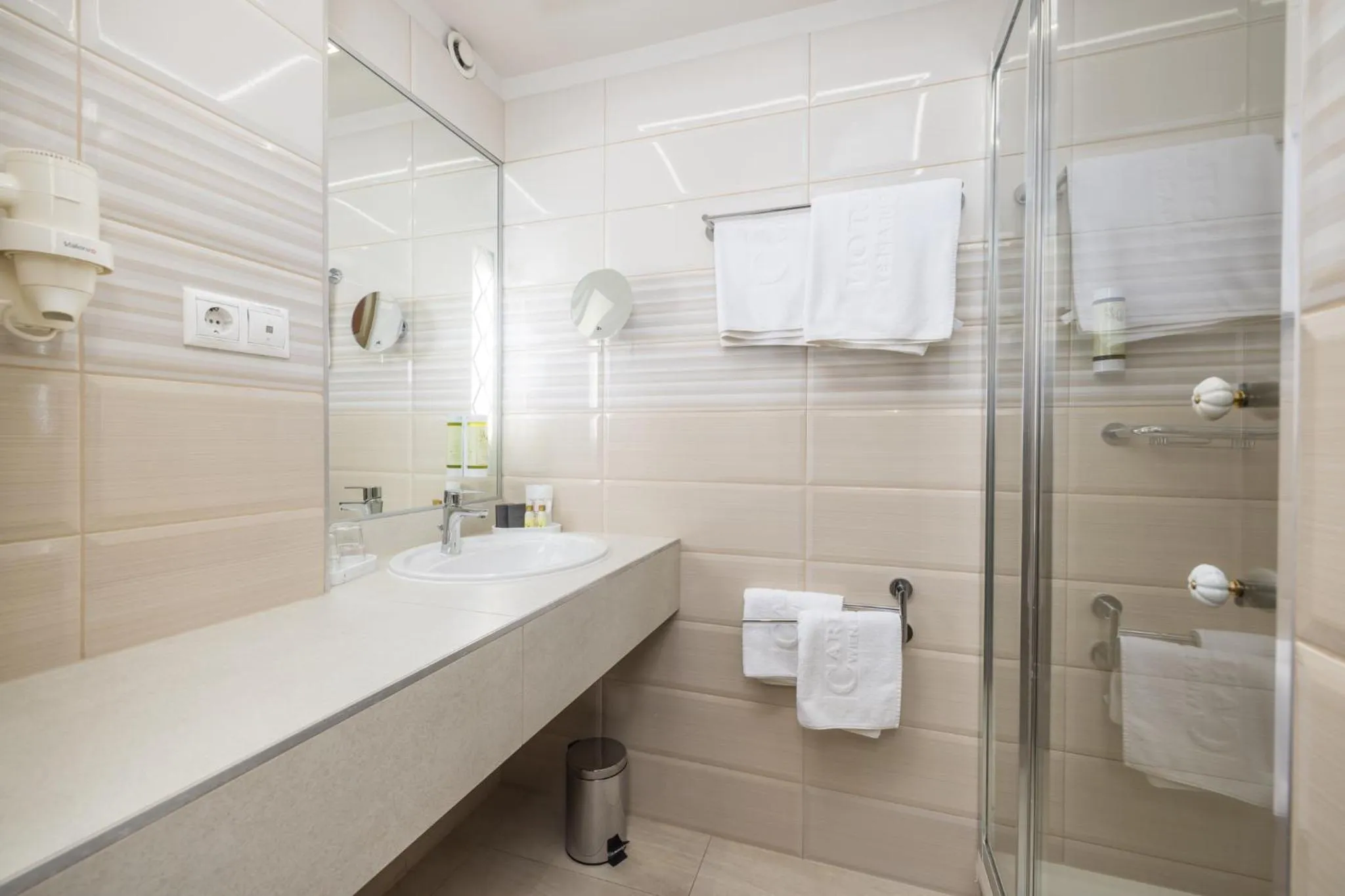 Shower in Carlton Hotel Buda Castle